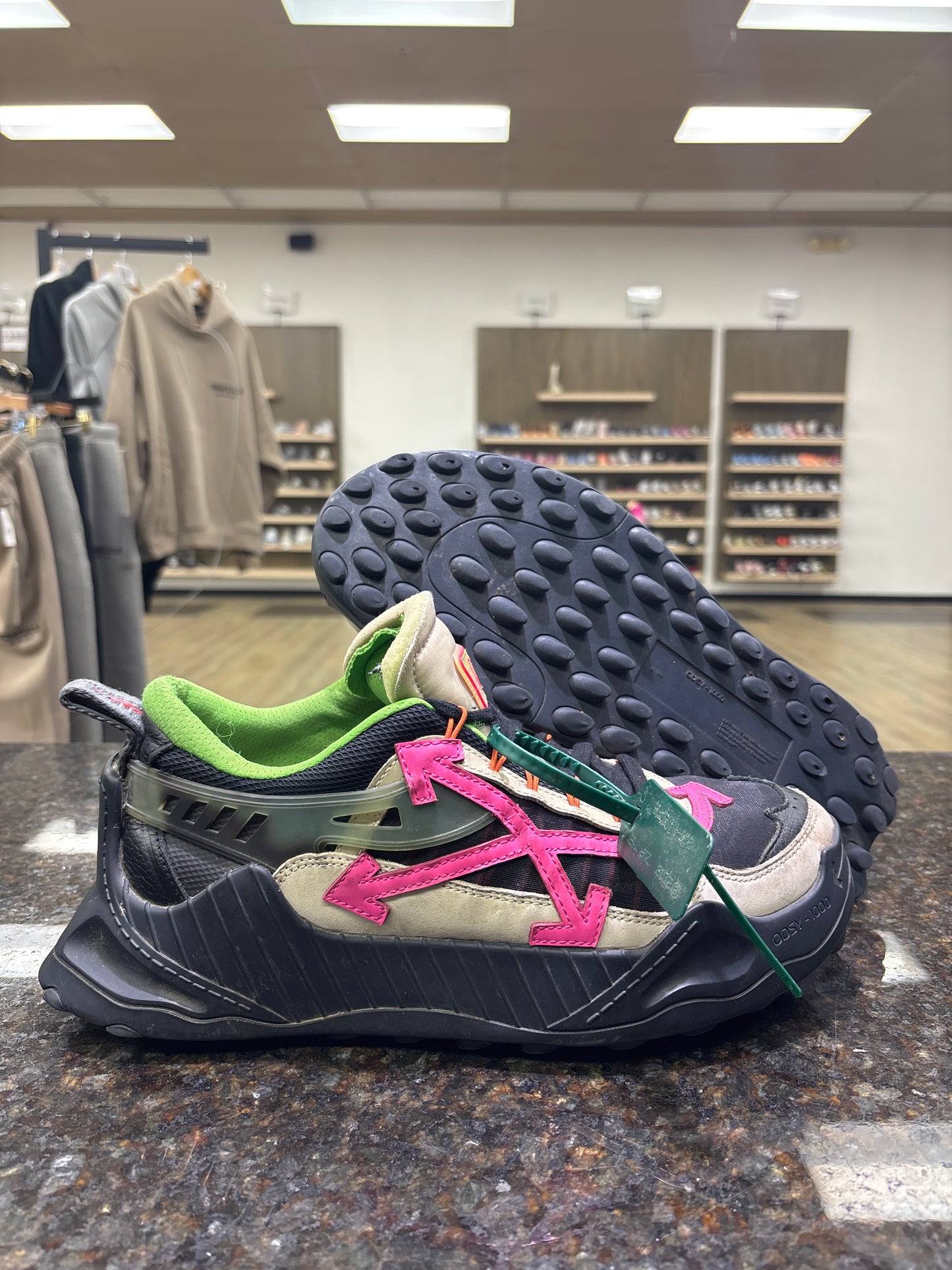 Off-White Odsy-100 PRE-OWNED NO BOX