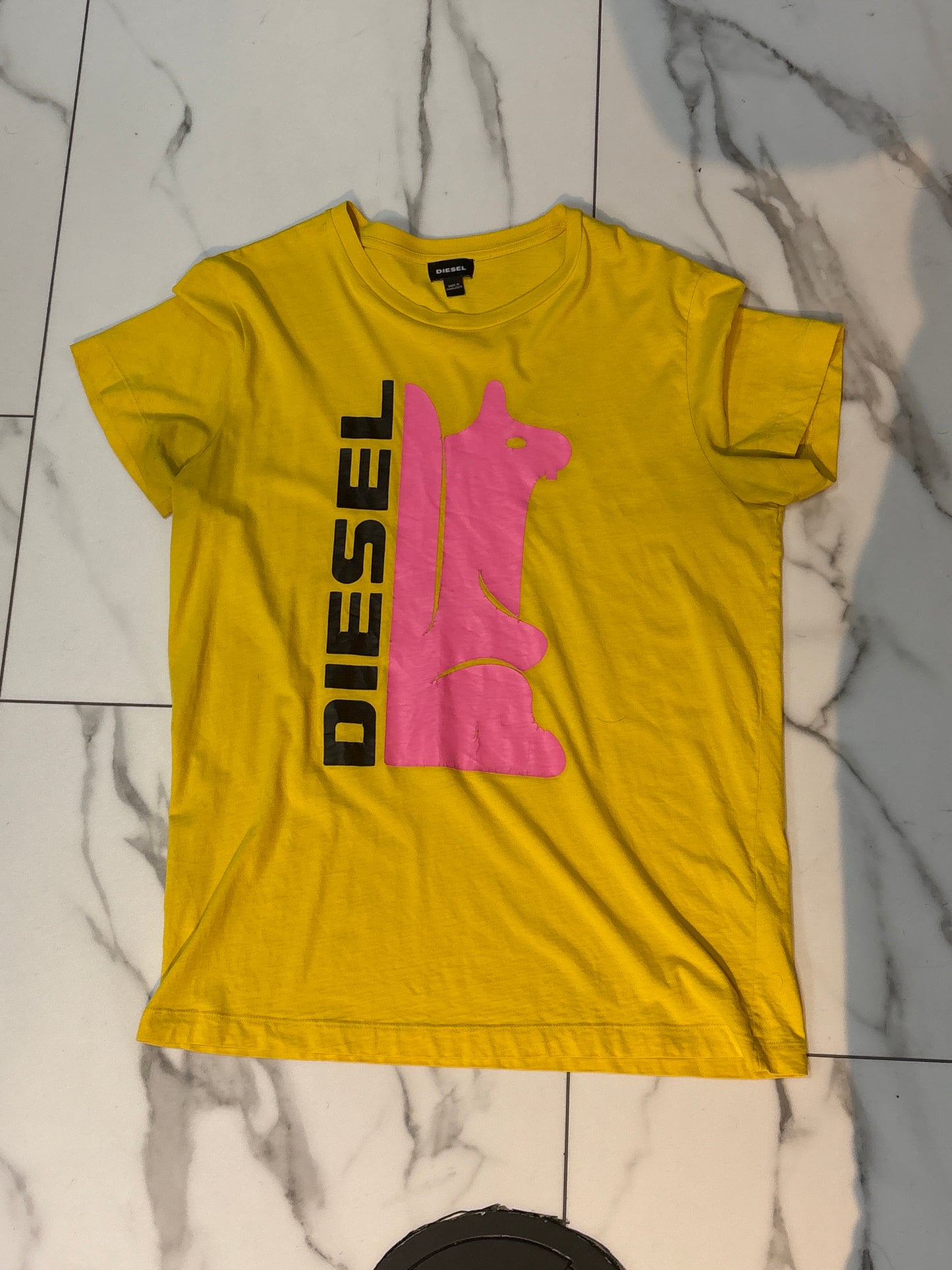 Dessel yellow tee .