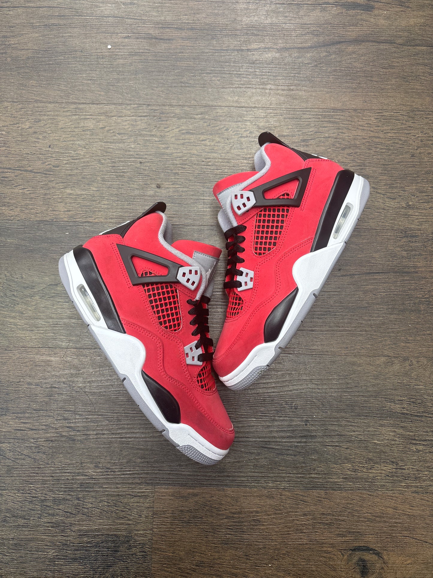 Jordan 4 ‘Toro’ PRE-OWNED NO BOX
