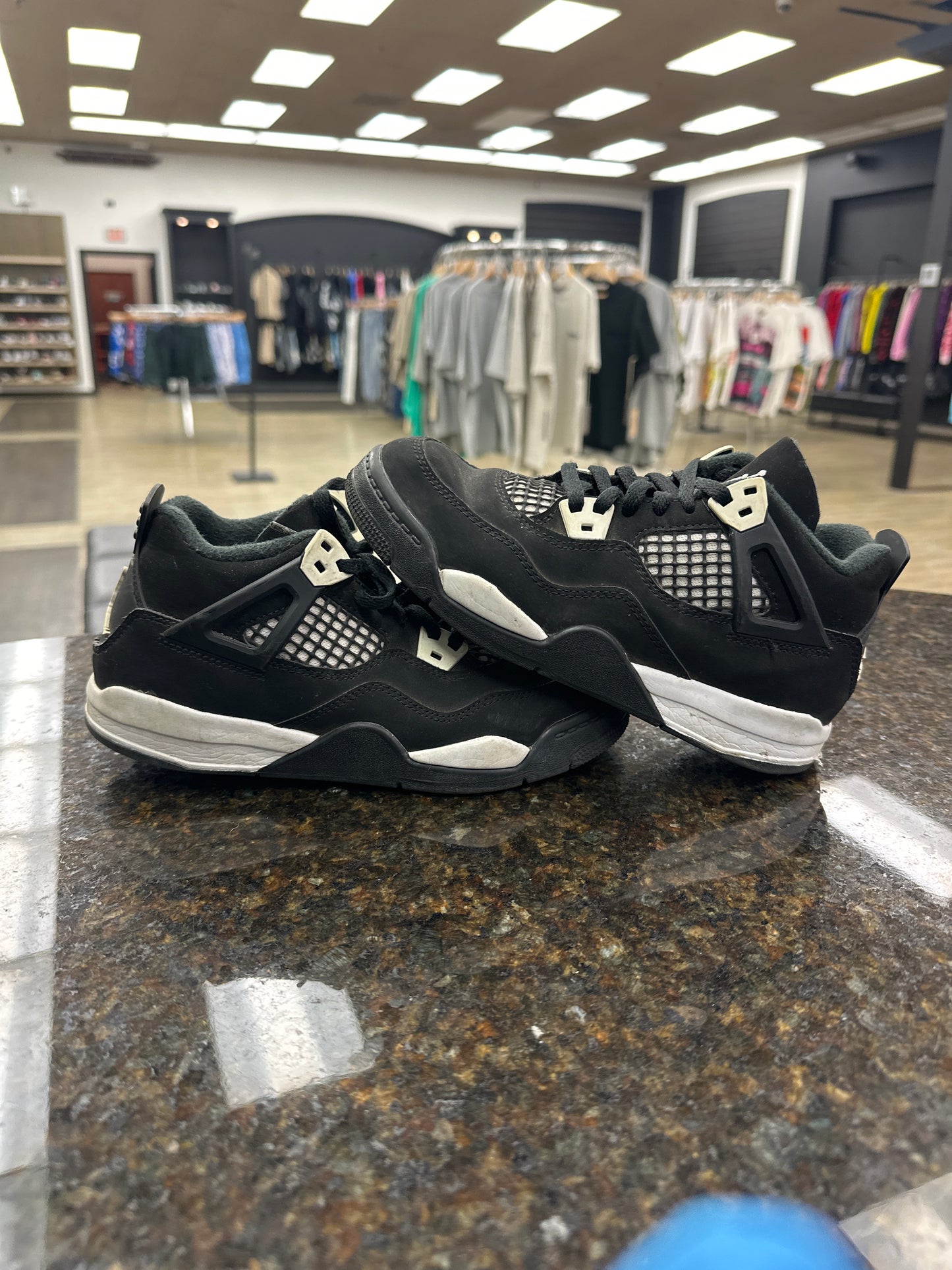 Air Jordan 4 "White Thunder" Used W No box