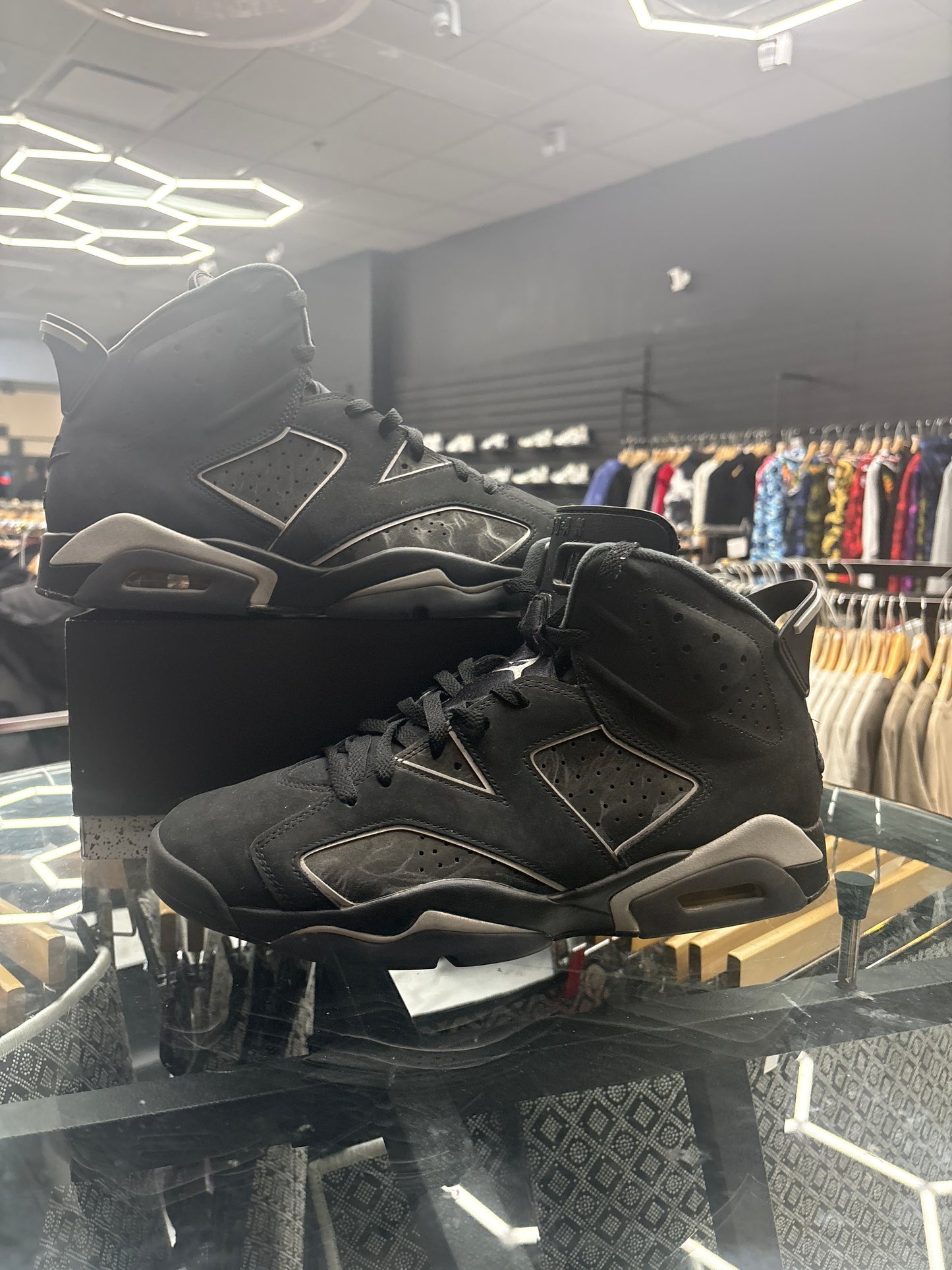Jordan 6 cap and gown USED WITH BOX