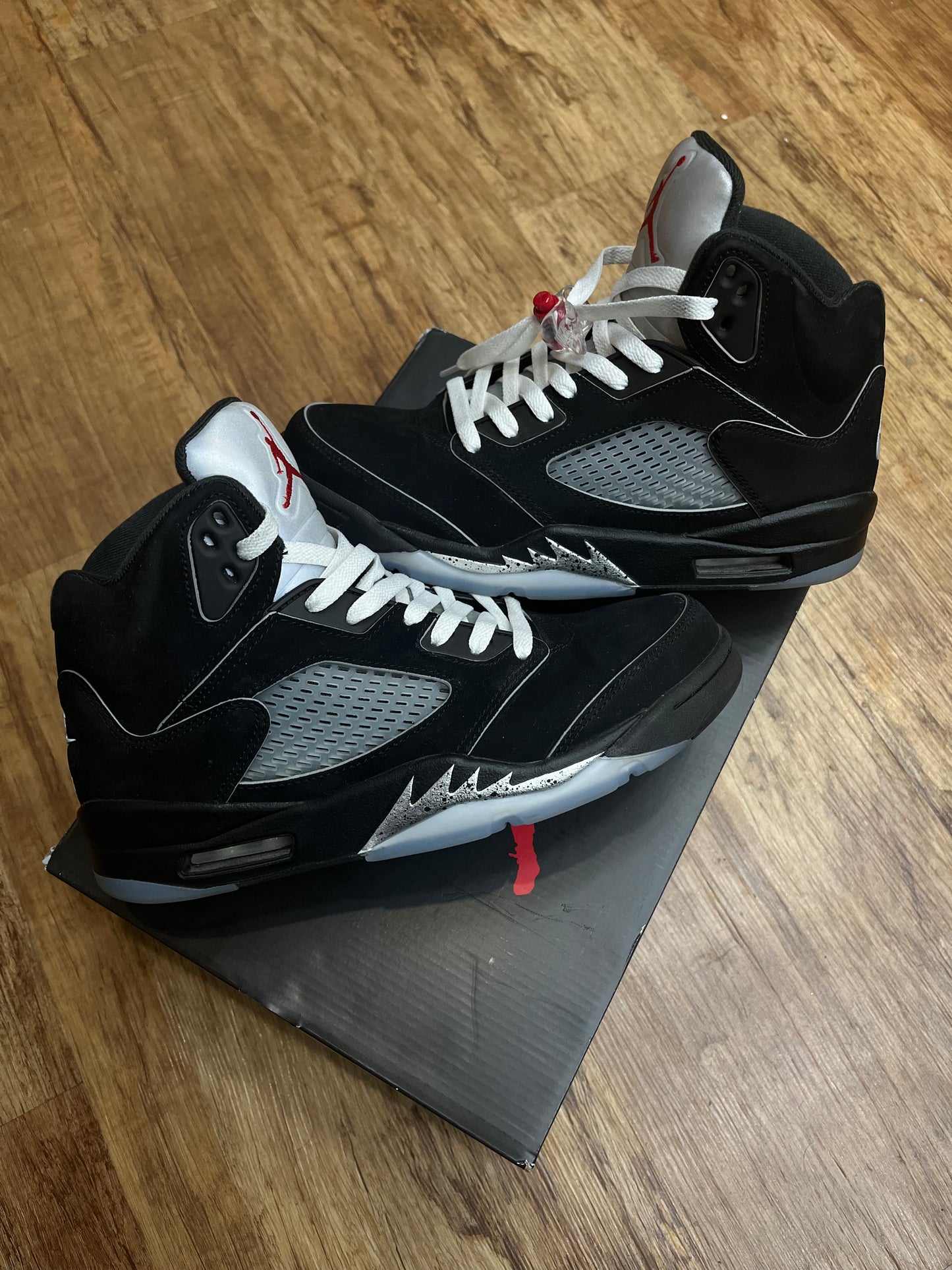 Jordan 5 Black Metallic (2025) PRE OWNED WITH BOX