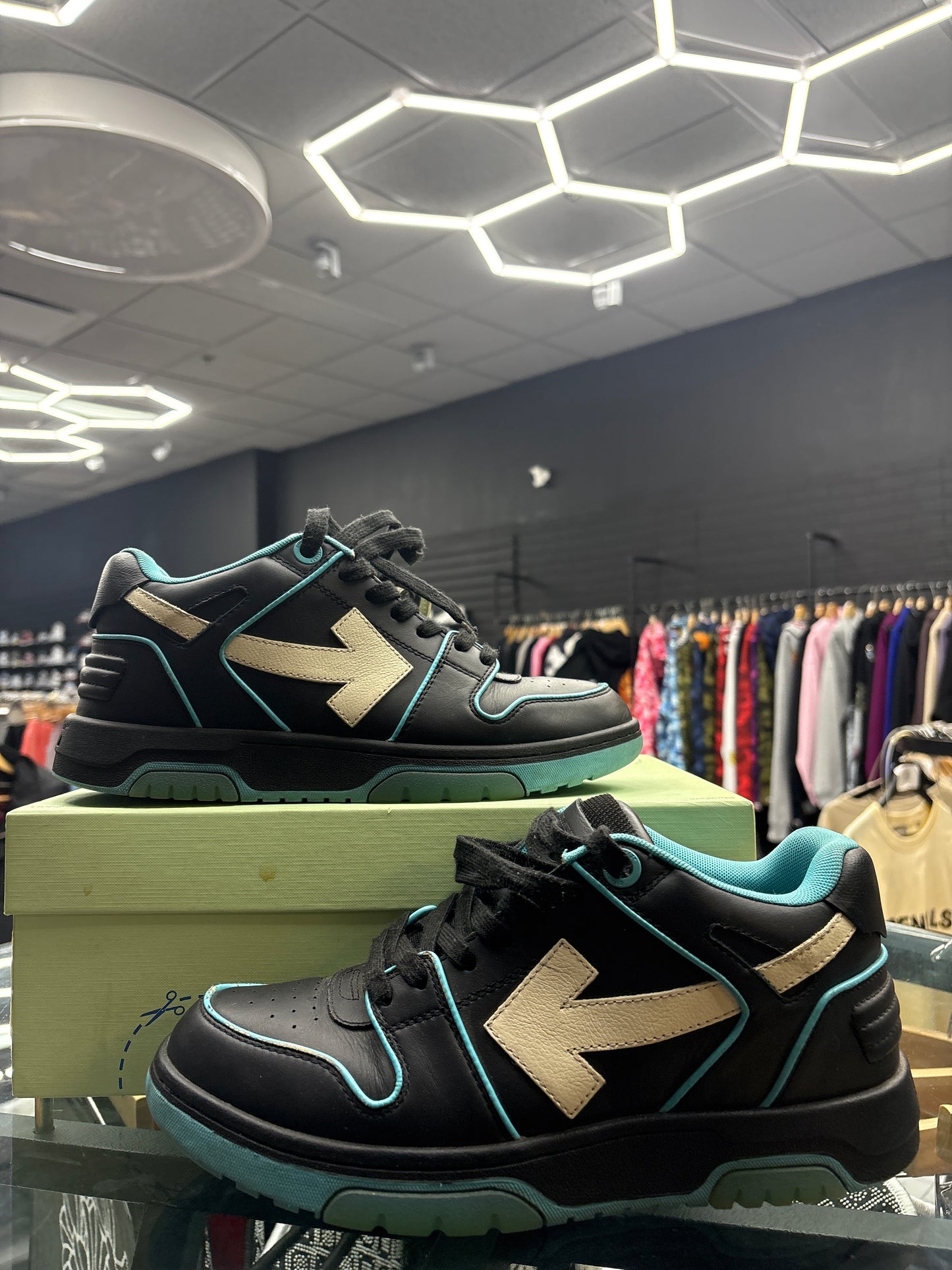 Off-white out of office outlined black light blue USED WITH BOX
