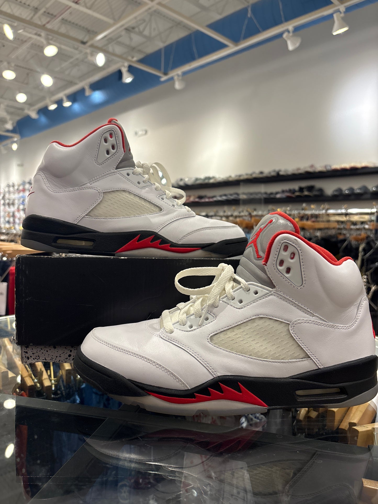 Jordan 5 Fire Red USED WITH BOX