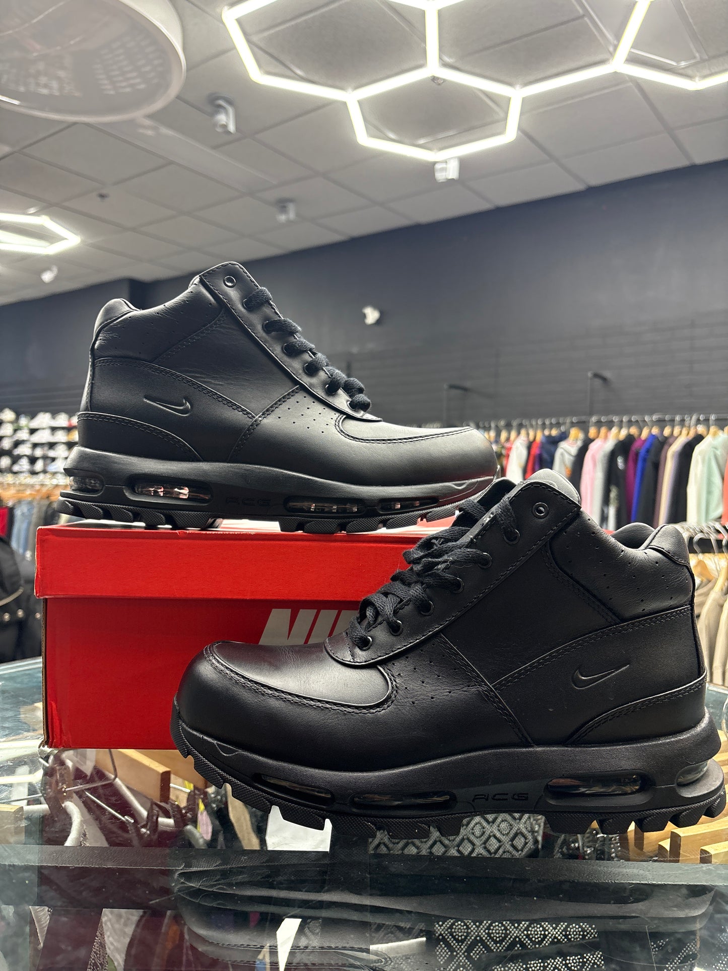 Nike ACG boots Preowned with box