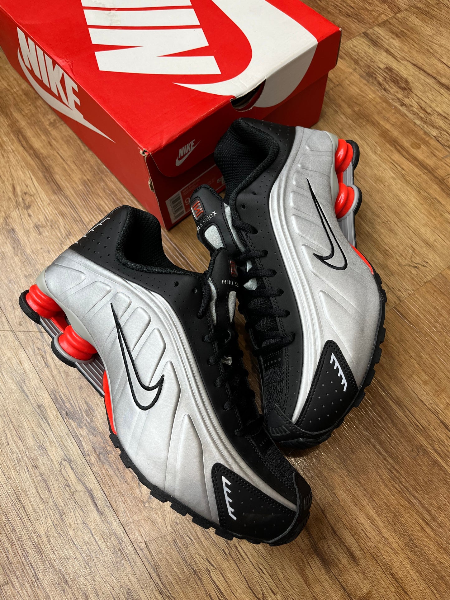 Nike Shox black metallic silver pre-owned with box