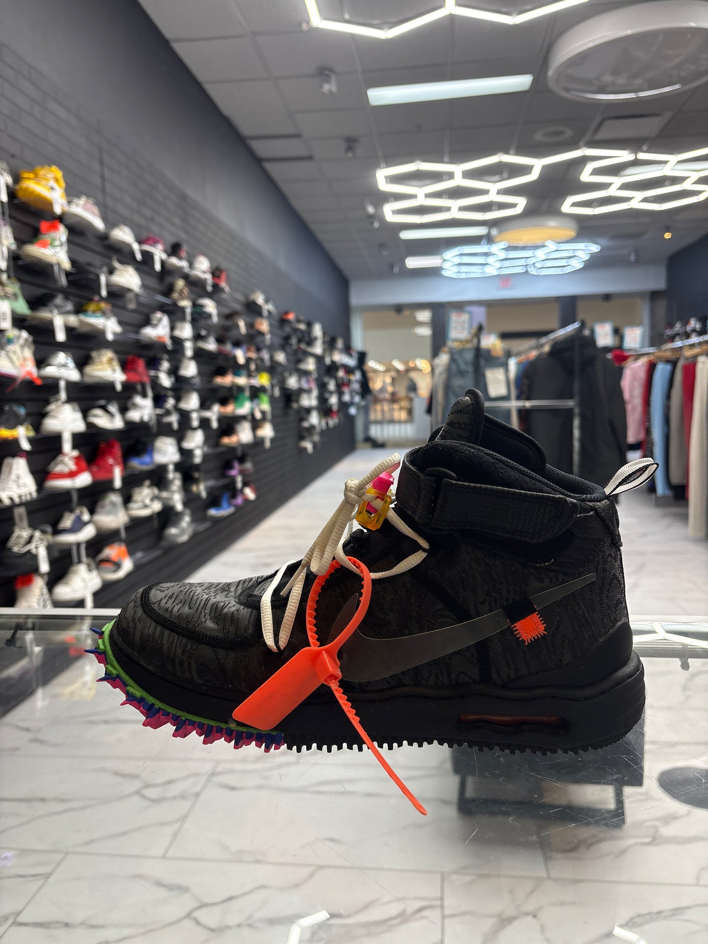 Nike x Off-White ‘Air Force 1 Mid’ USED NO BOX