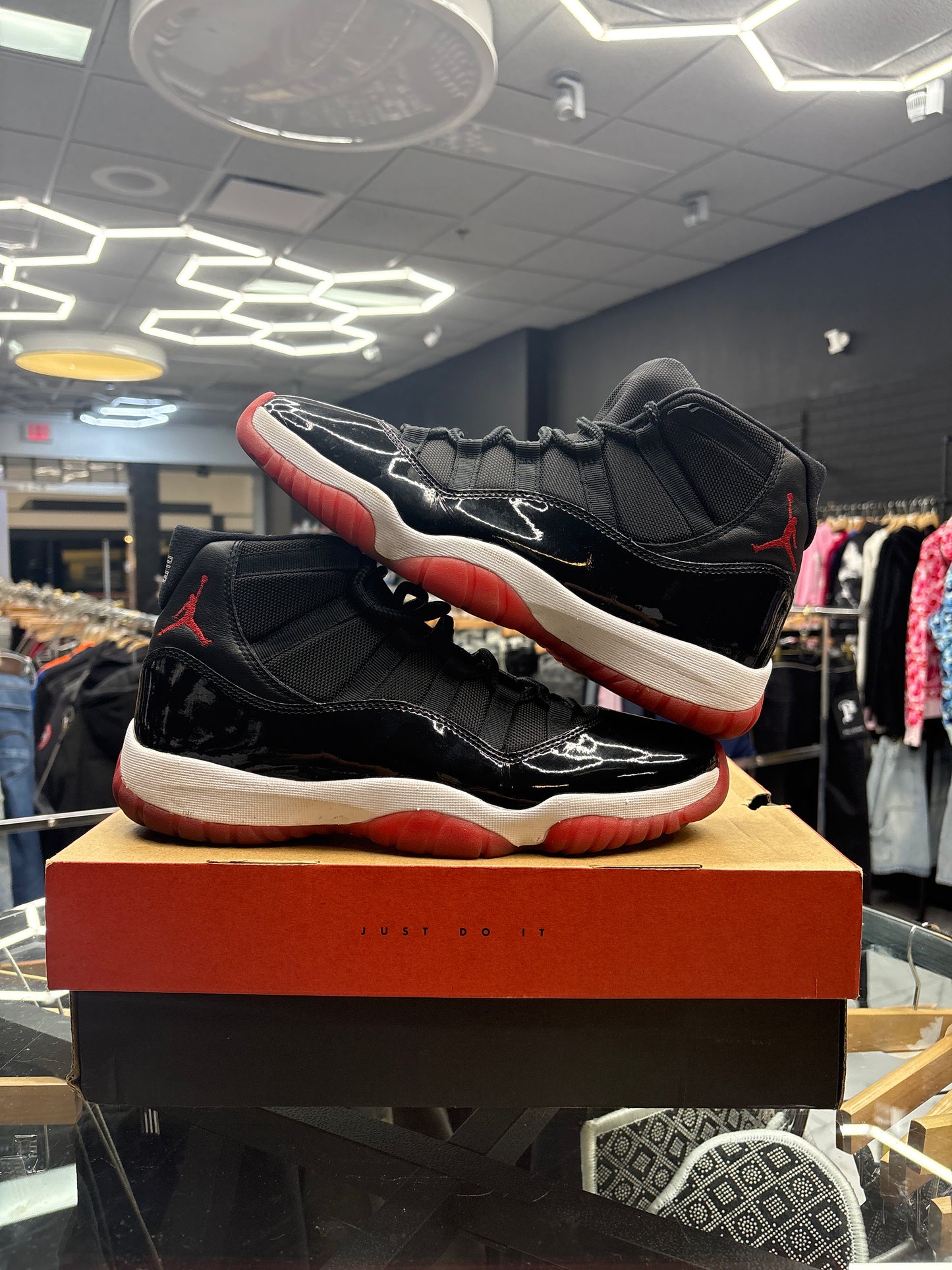Jordan 11 Bred USED W BOX