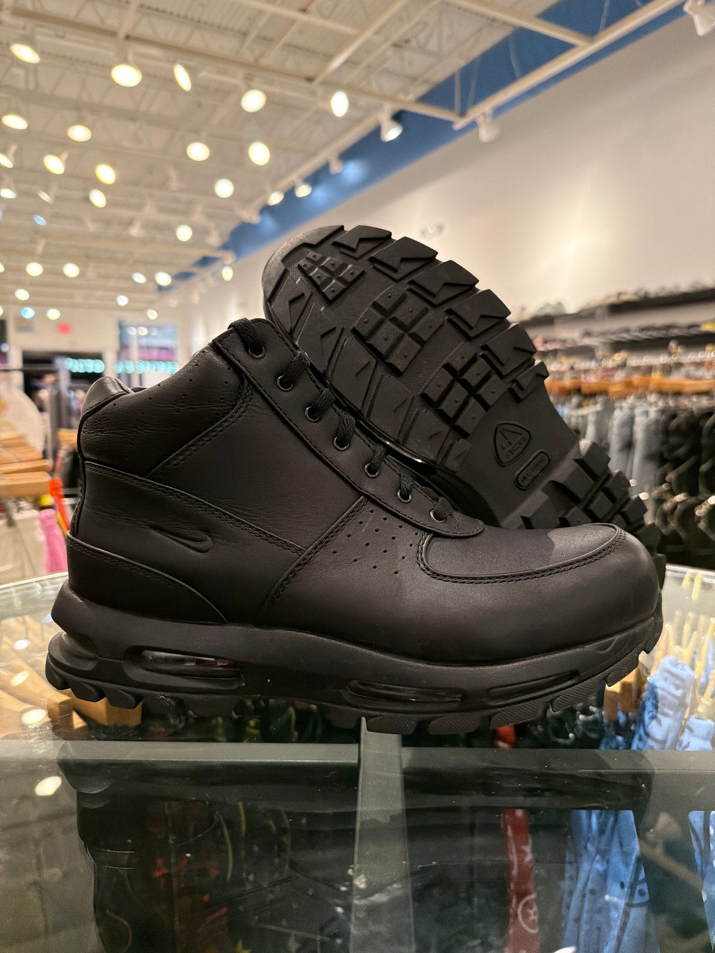 Nike Boots ‘Black’ PRE-OWNED NO BOX NO INSOLE