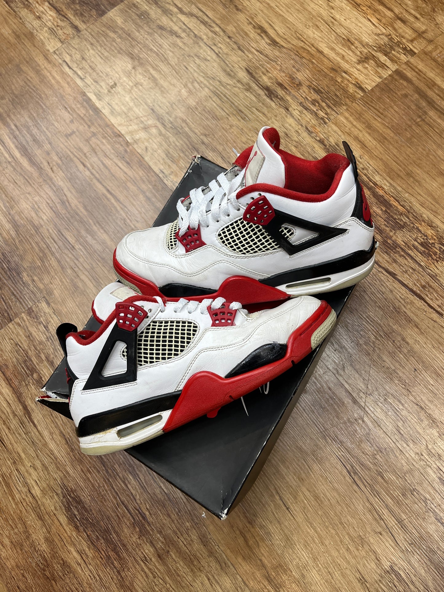 Jordan 4 fire red pre-owned