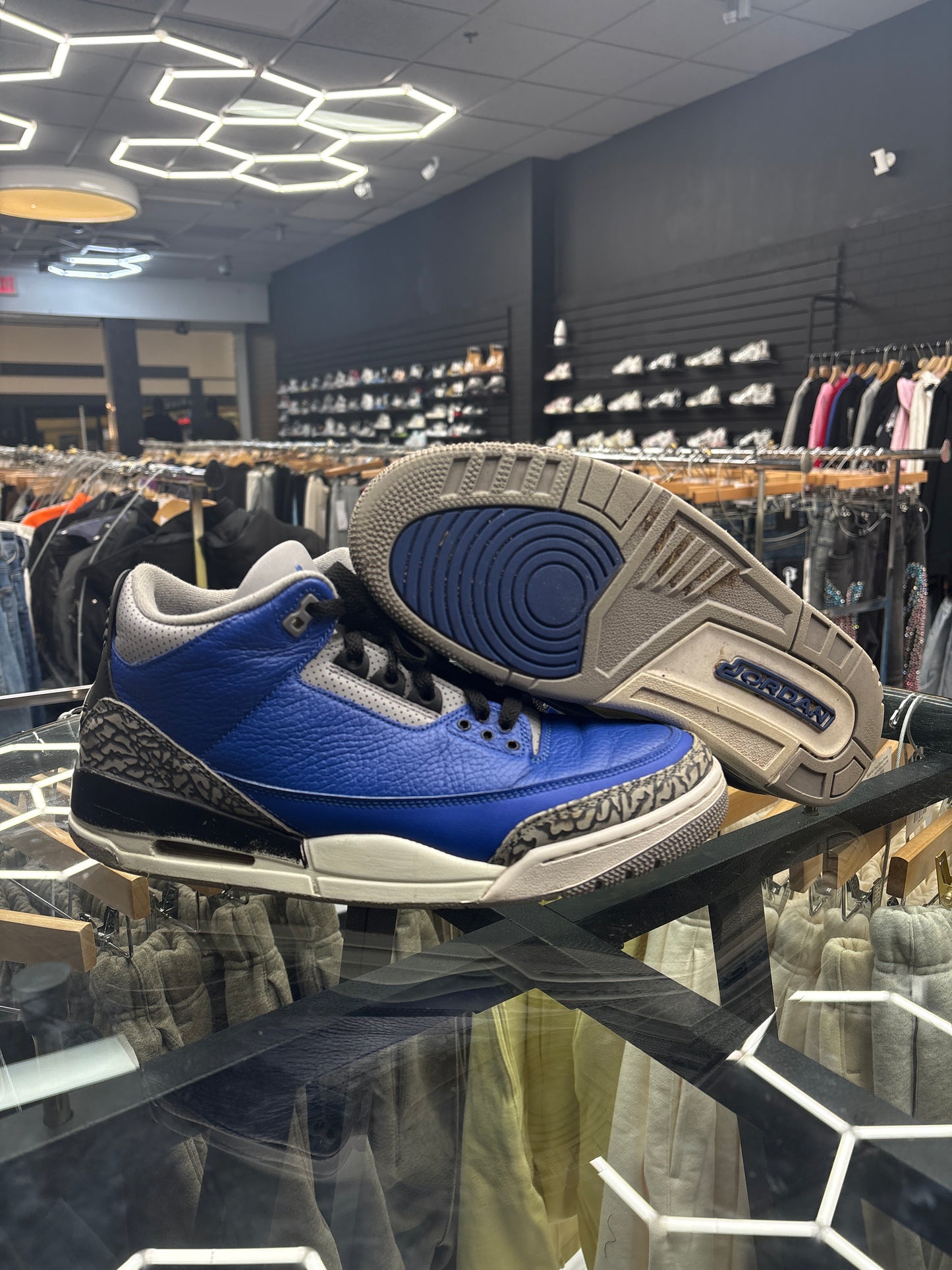 JORDAN 3 VARSITY ROYAL CEMENT PRE-OWNED
