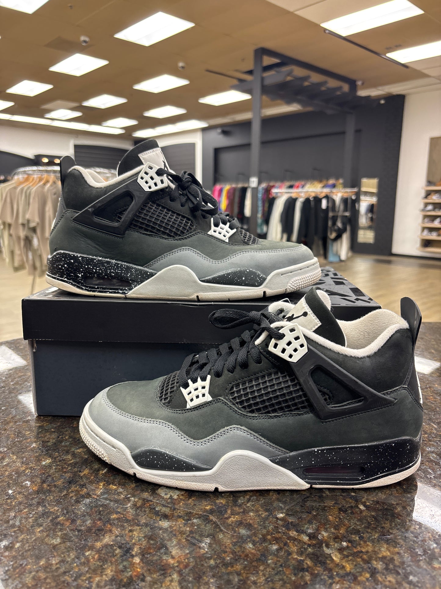 AIR JORDAN 4 FEAR USED W BOX