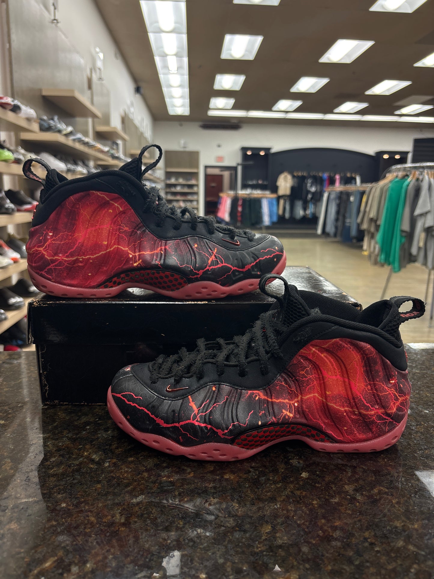 NIKE AIR FOAMPOSITE STRANGER THINGS PRE-OWNED