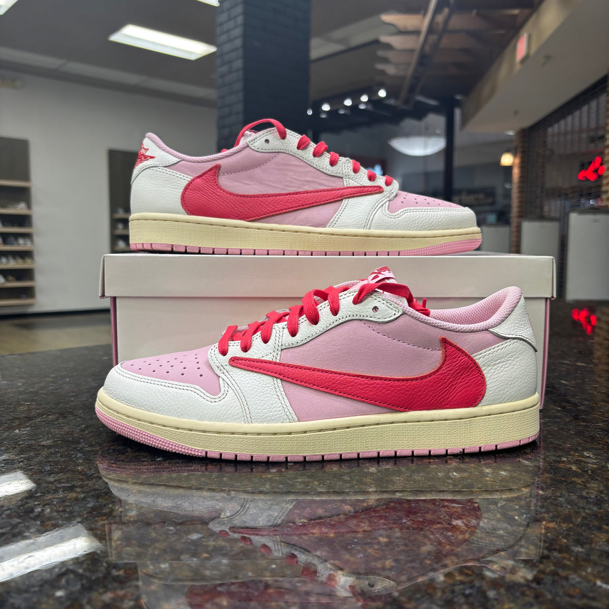 Jordan 1 Low Travis Scott Tropical Pink Used VNDS