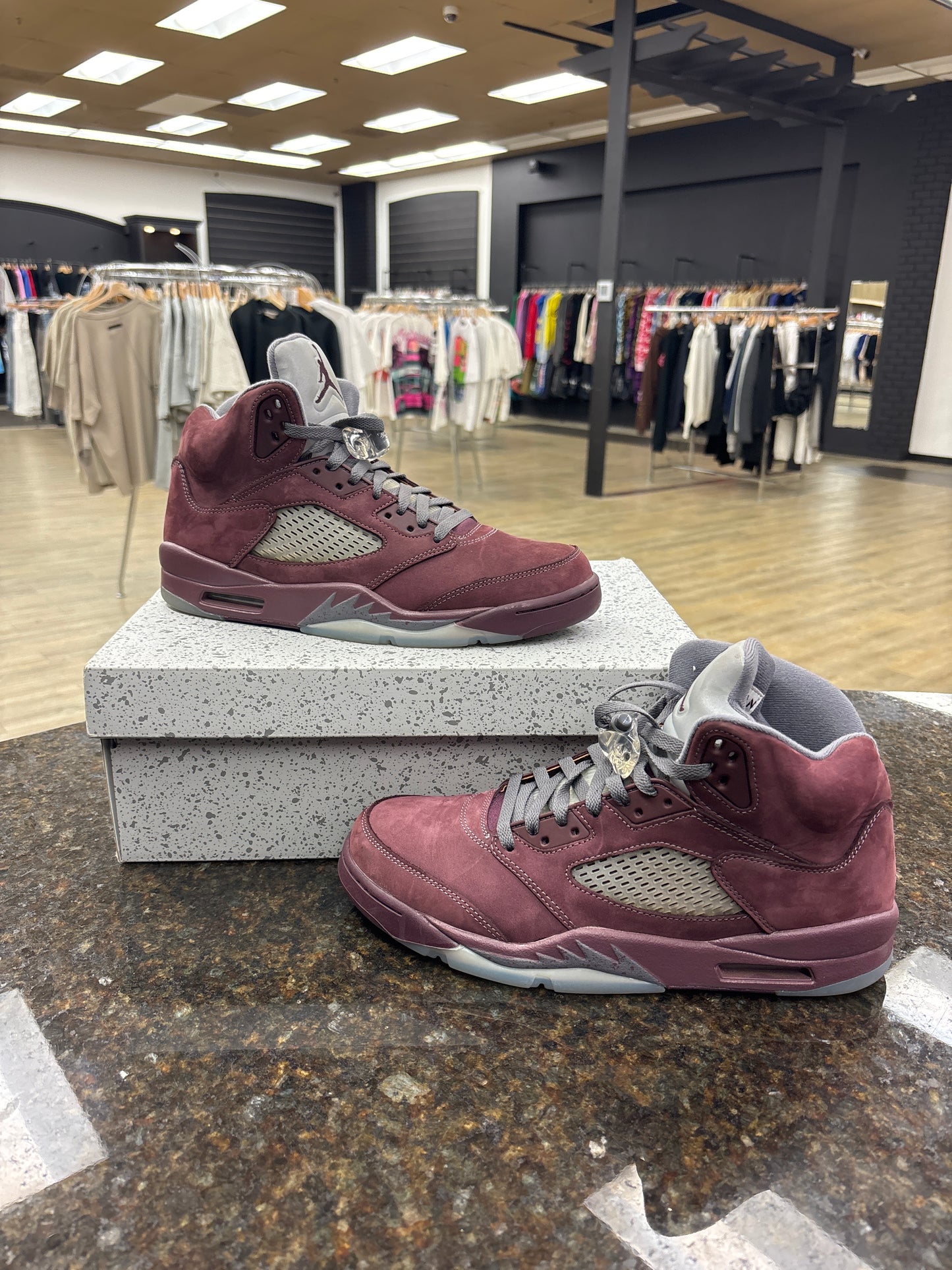 Jordan 5 Retro “BURGUNDY” Used w Box