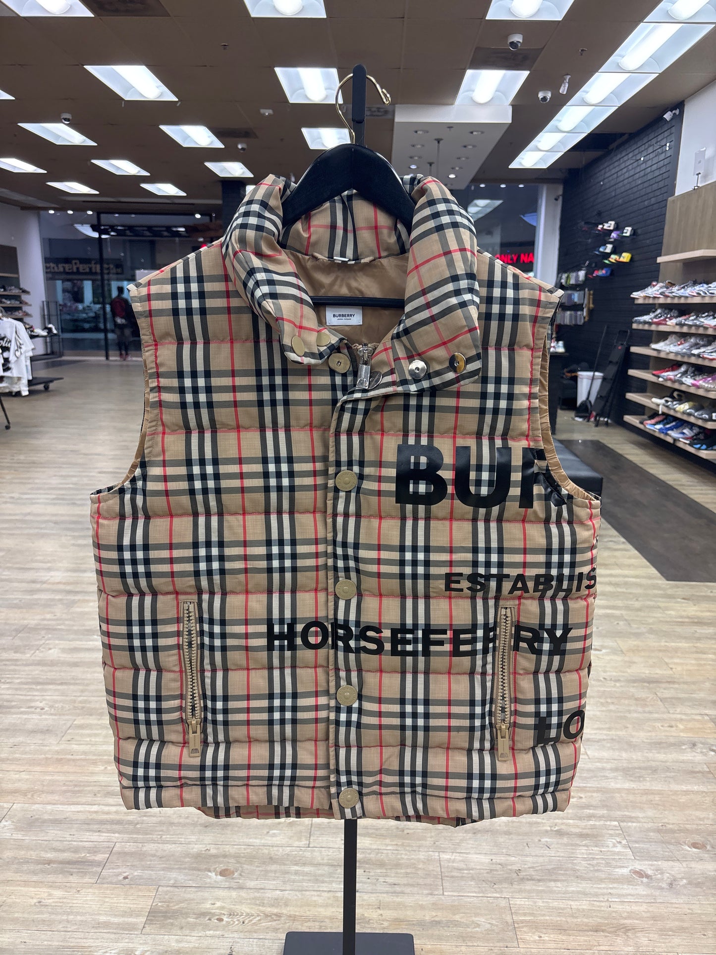 BURBERRY VEST USED