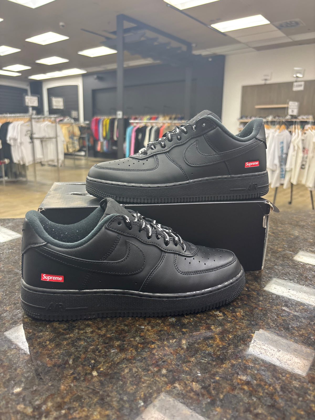 Nike supreme Air Force 1s used with box