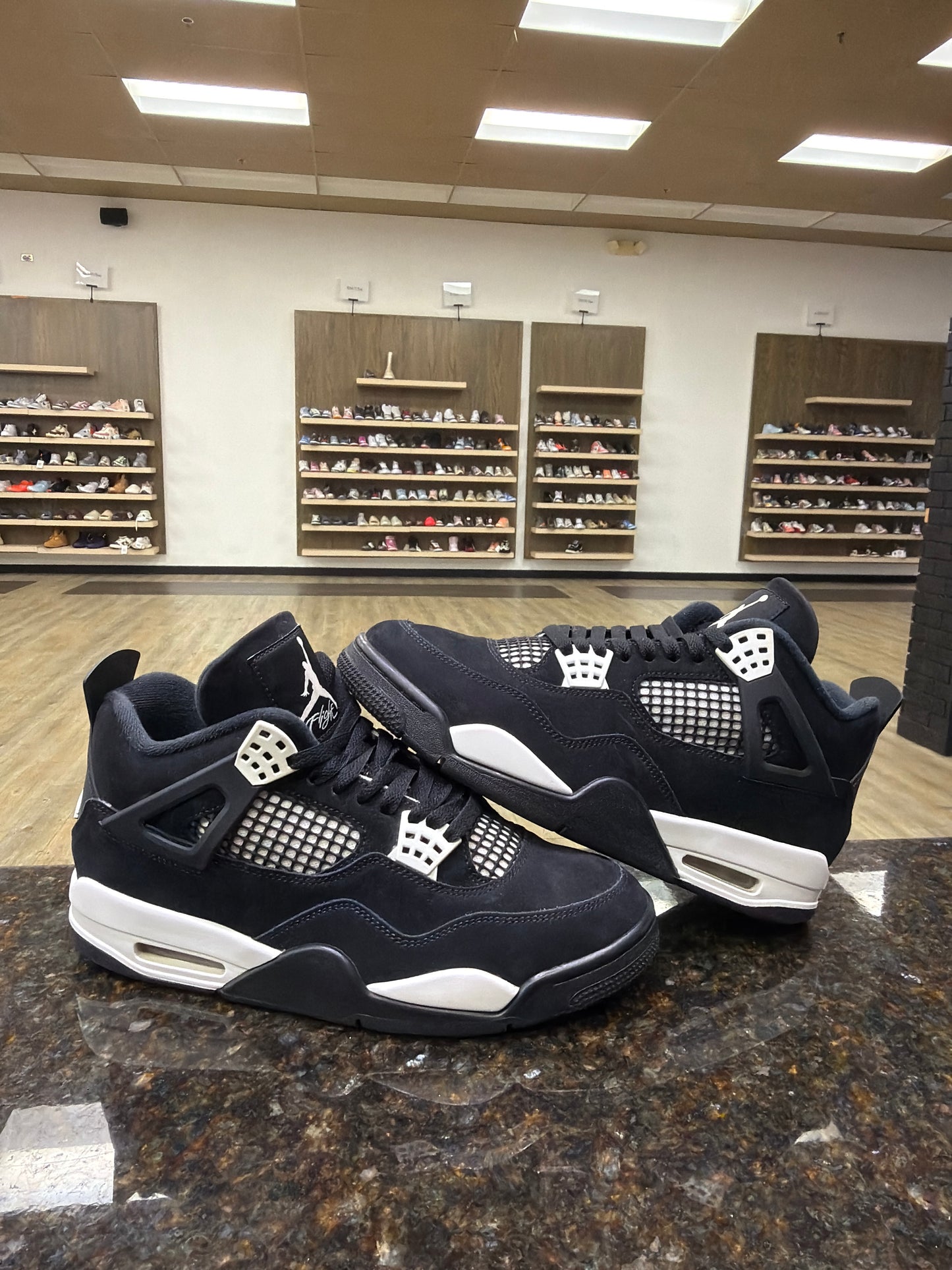 Jordan 4 White Thunder Used No Box