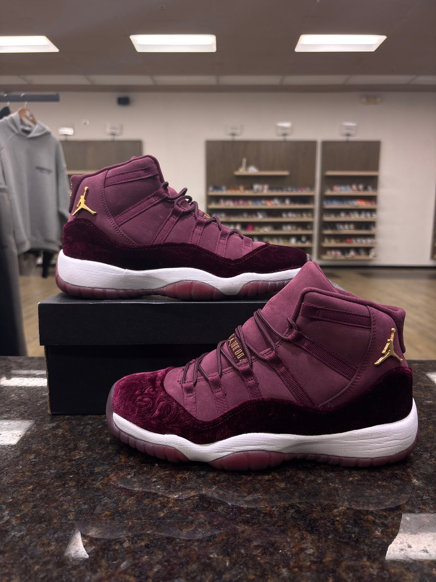 JORDAN 11 HEIRESS NIGHT MAROON PRE-OWNED