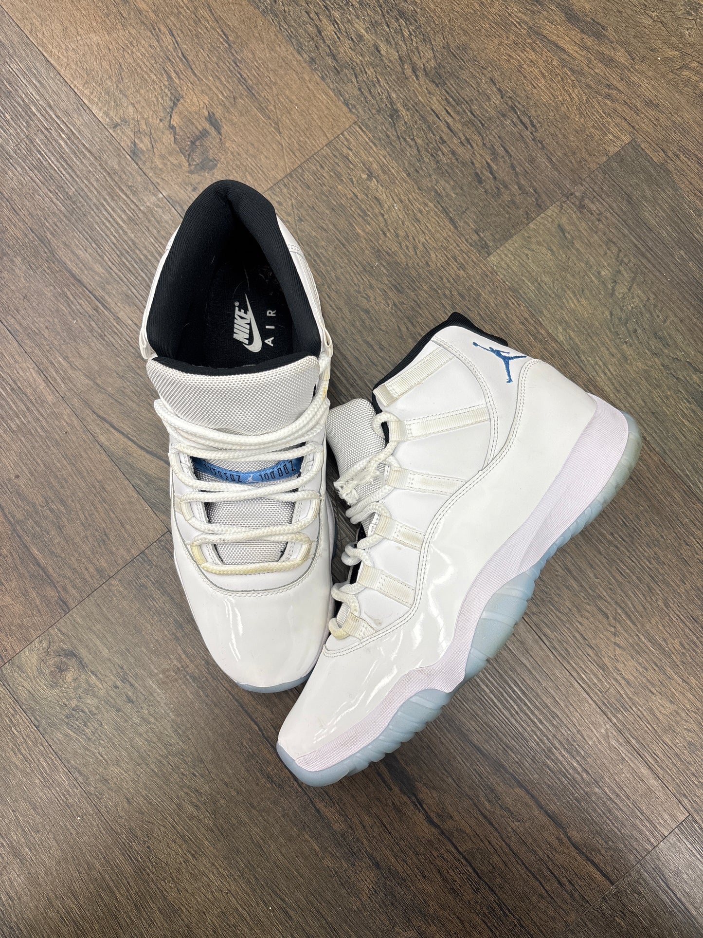 Jordan 11 ‘Legend Blue’ PRE-OWNED NO BOX
