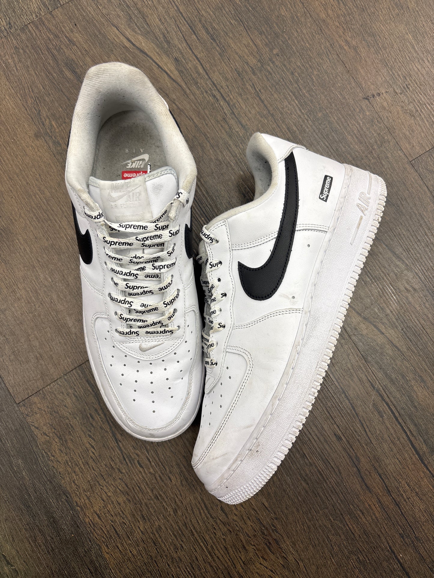 Nike x Supreme ‘Black & White’ Air Force 1 PRE-OWNED NO BOX