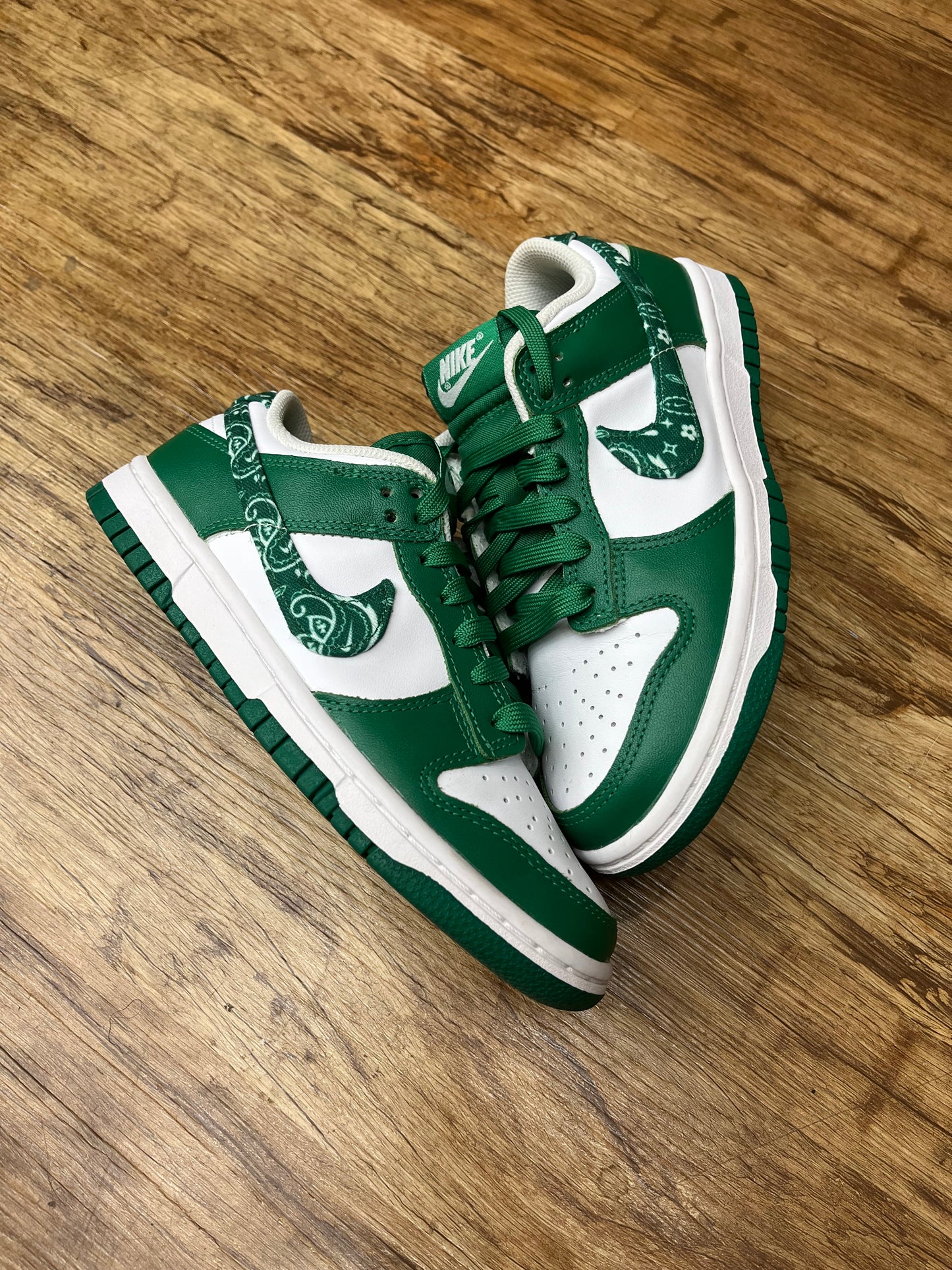 Dunk low paisley pack green pre-owned no box