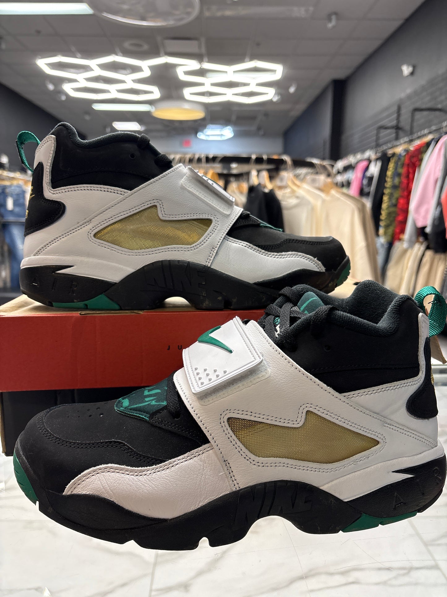 Nike Air Diamond Turf Emerald USED W BOX Size 11.5