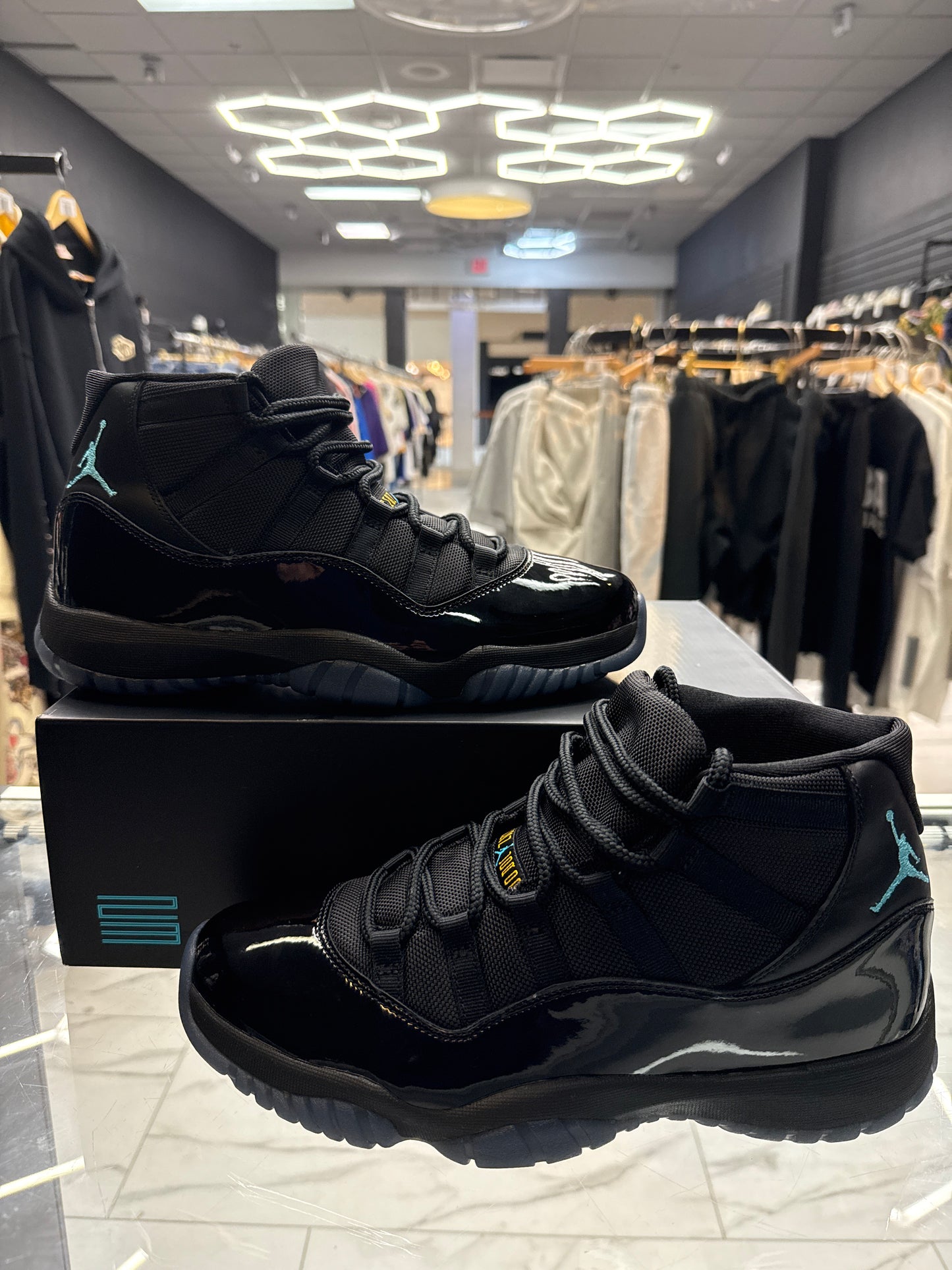 Jordan 11 Gamma USED W BOX