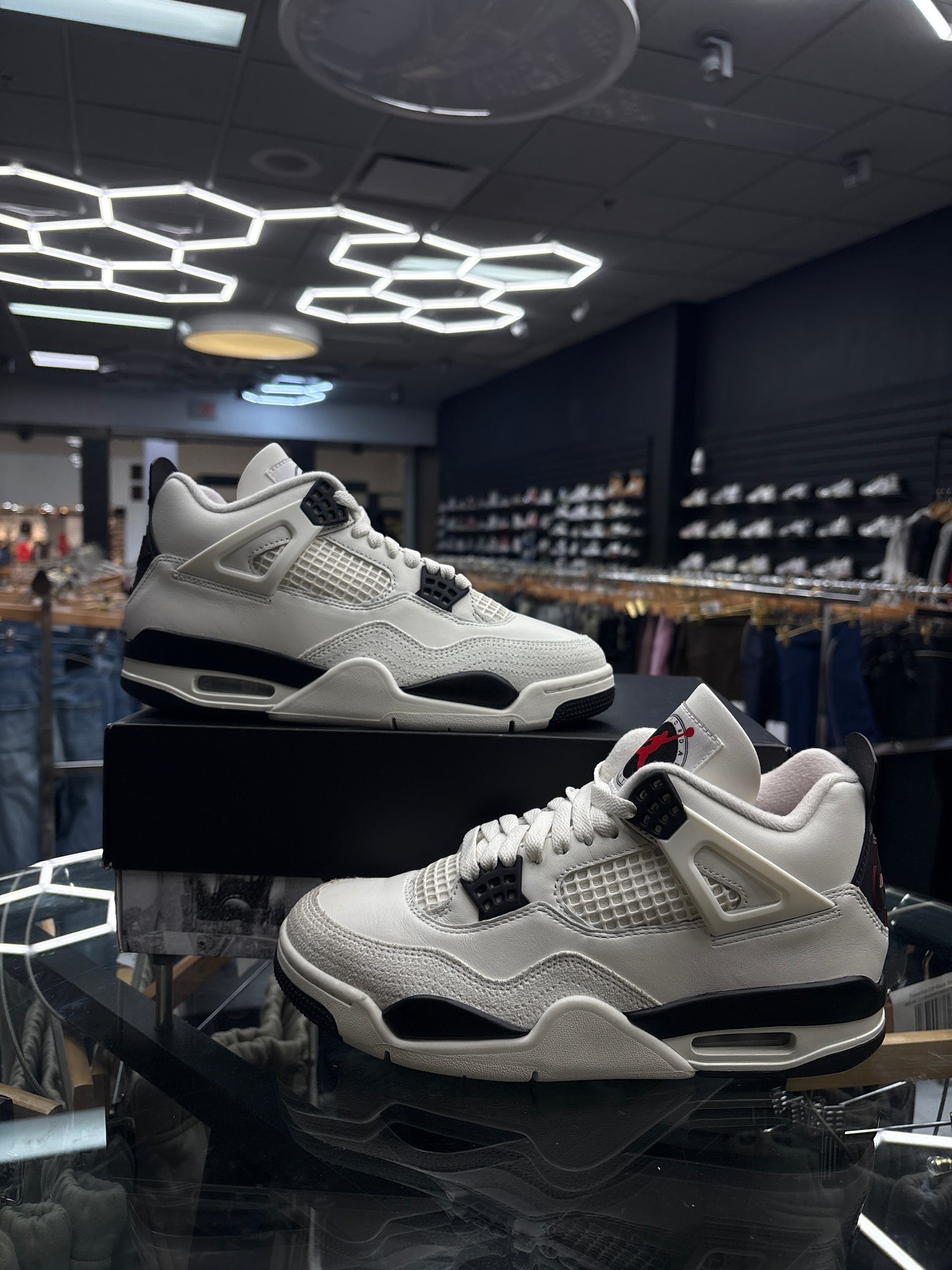 JORDAN 4 FLIGHT CLUB PRE-OWNED