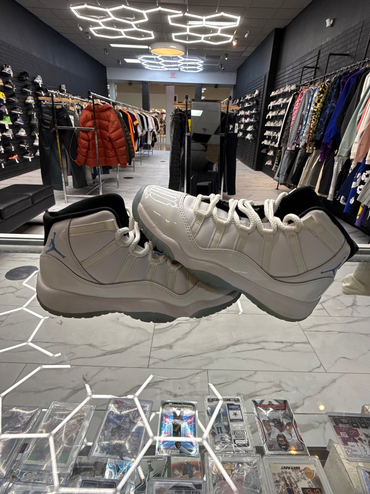 Jordan 11 “Legend Blue” USED NO BOX GS