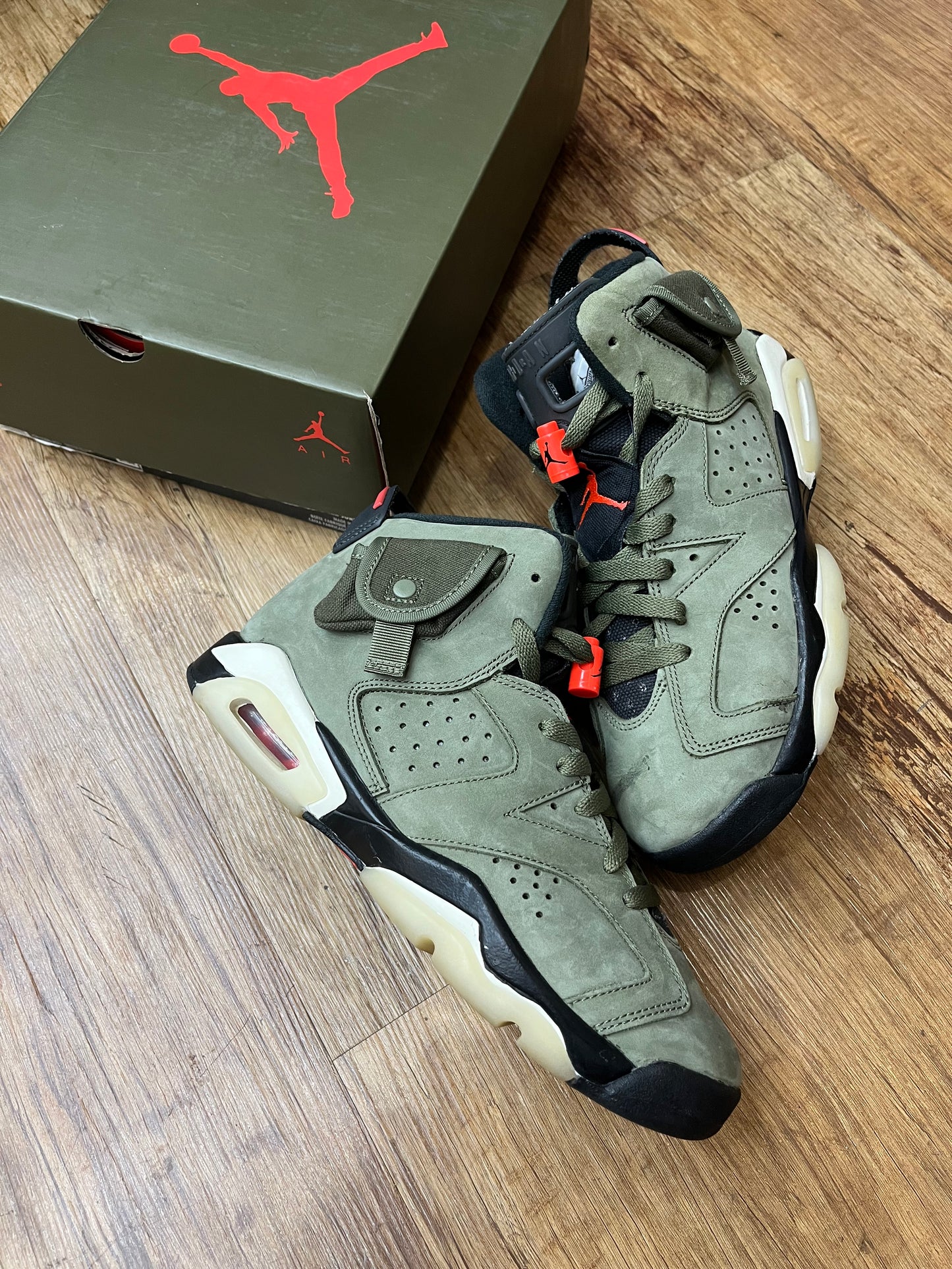 Jordan 6 Travis Scott pre-owned