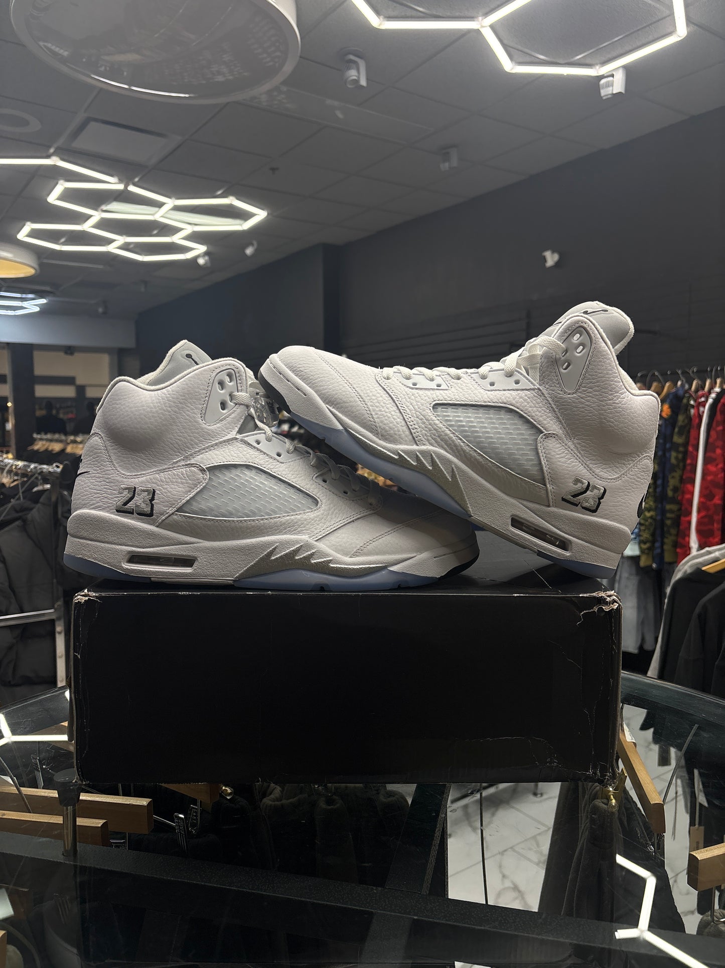 JORDAN 5 WHITE METALLIC PRE-OWNED