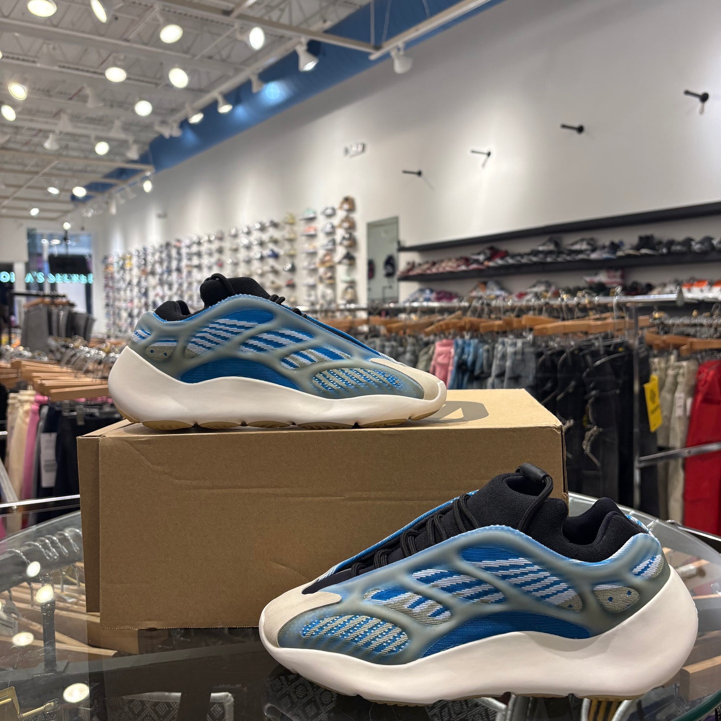 Yeezy 700 v3 Arzareth VNDS W BOX