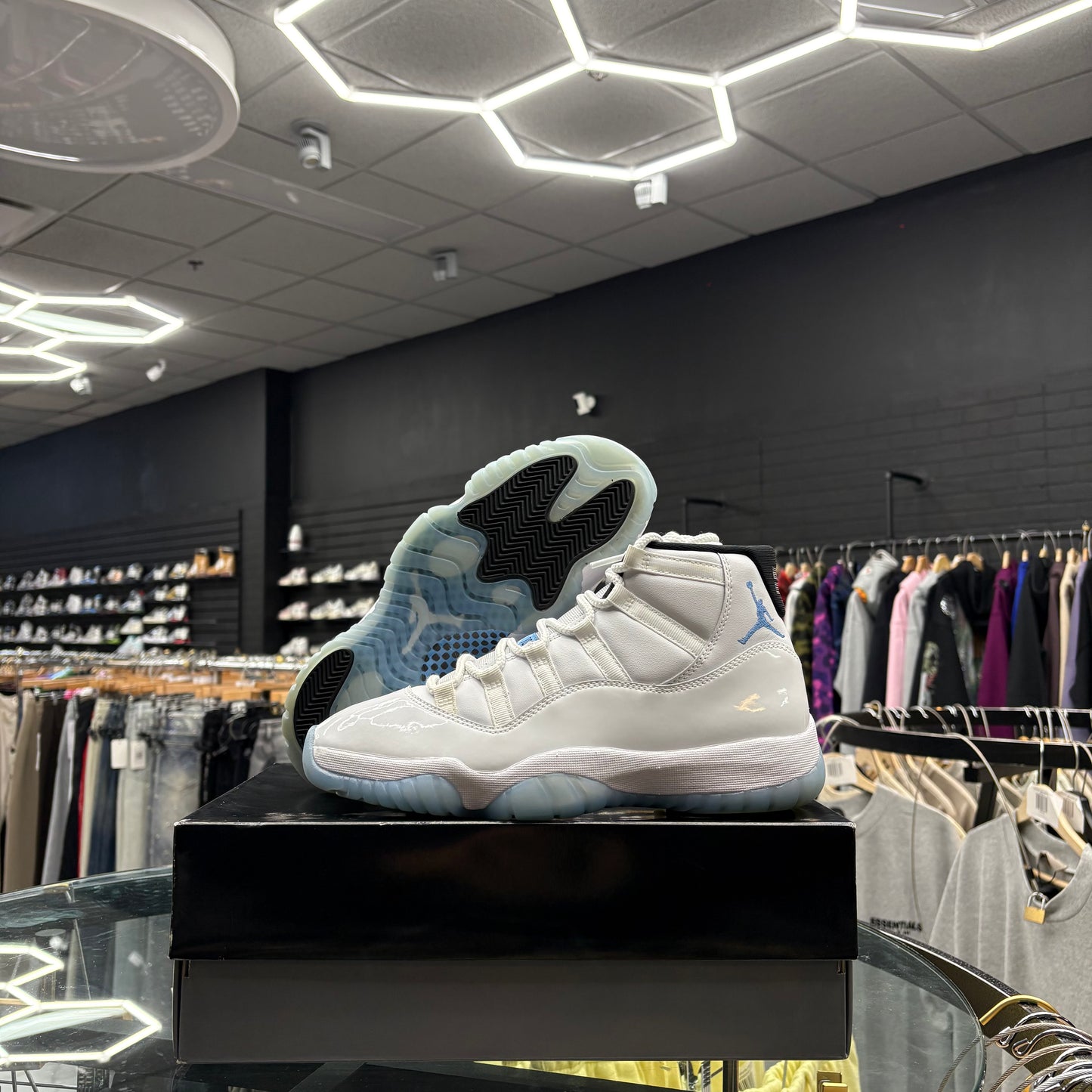 Jordan 11 ‘Legend Blue’ USED W BOX