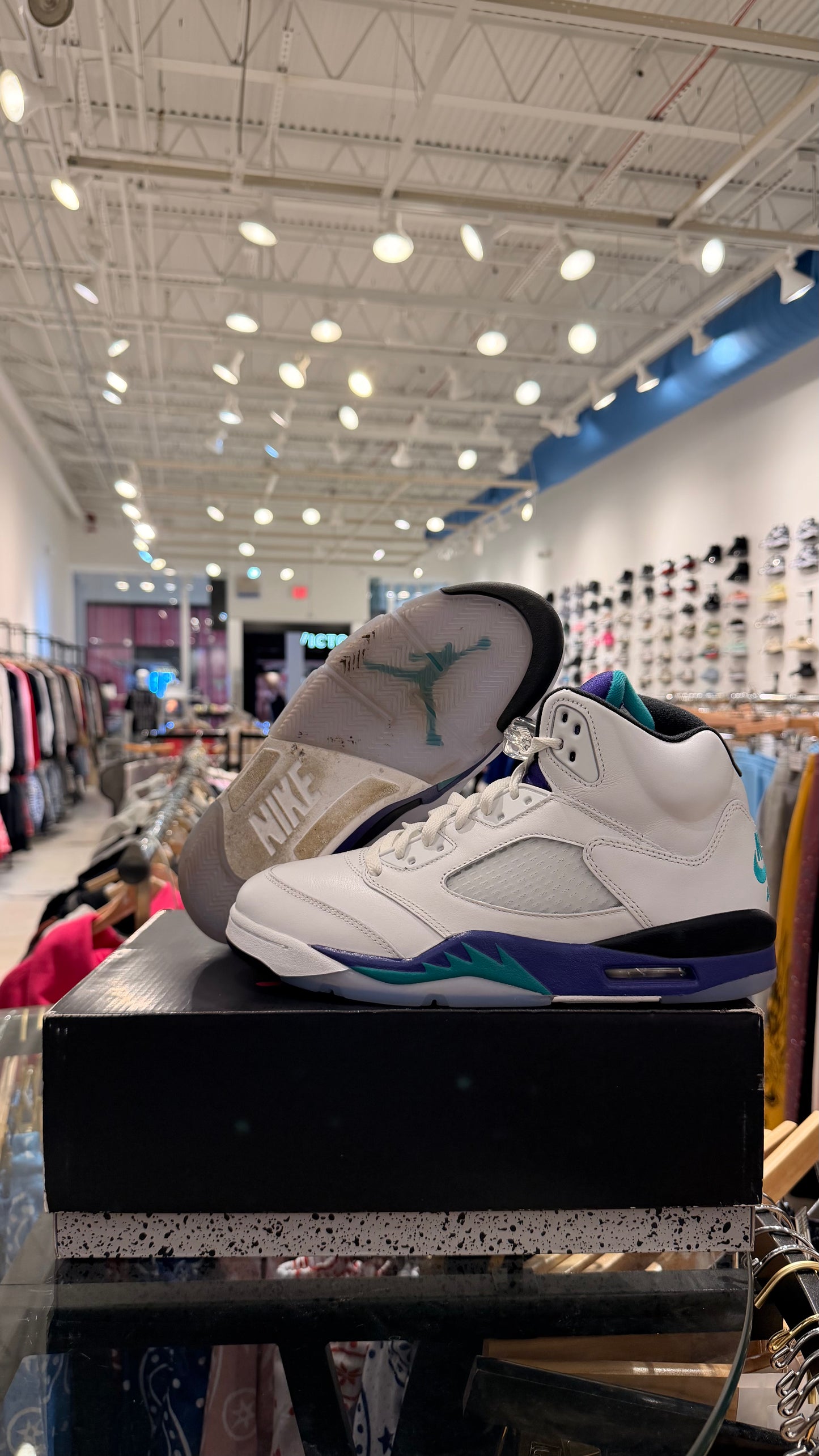 Jordan 5 grapes used with box