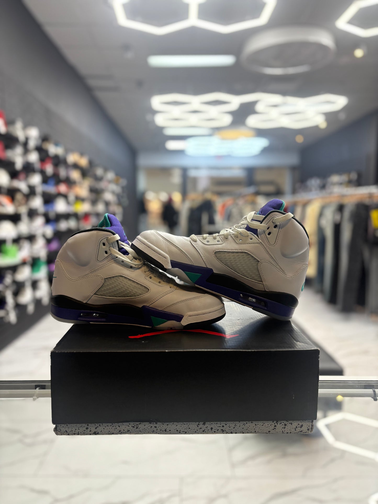Jordan 5 ‘Grapes’ USED W BOX
