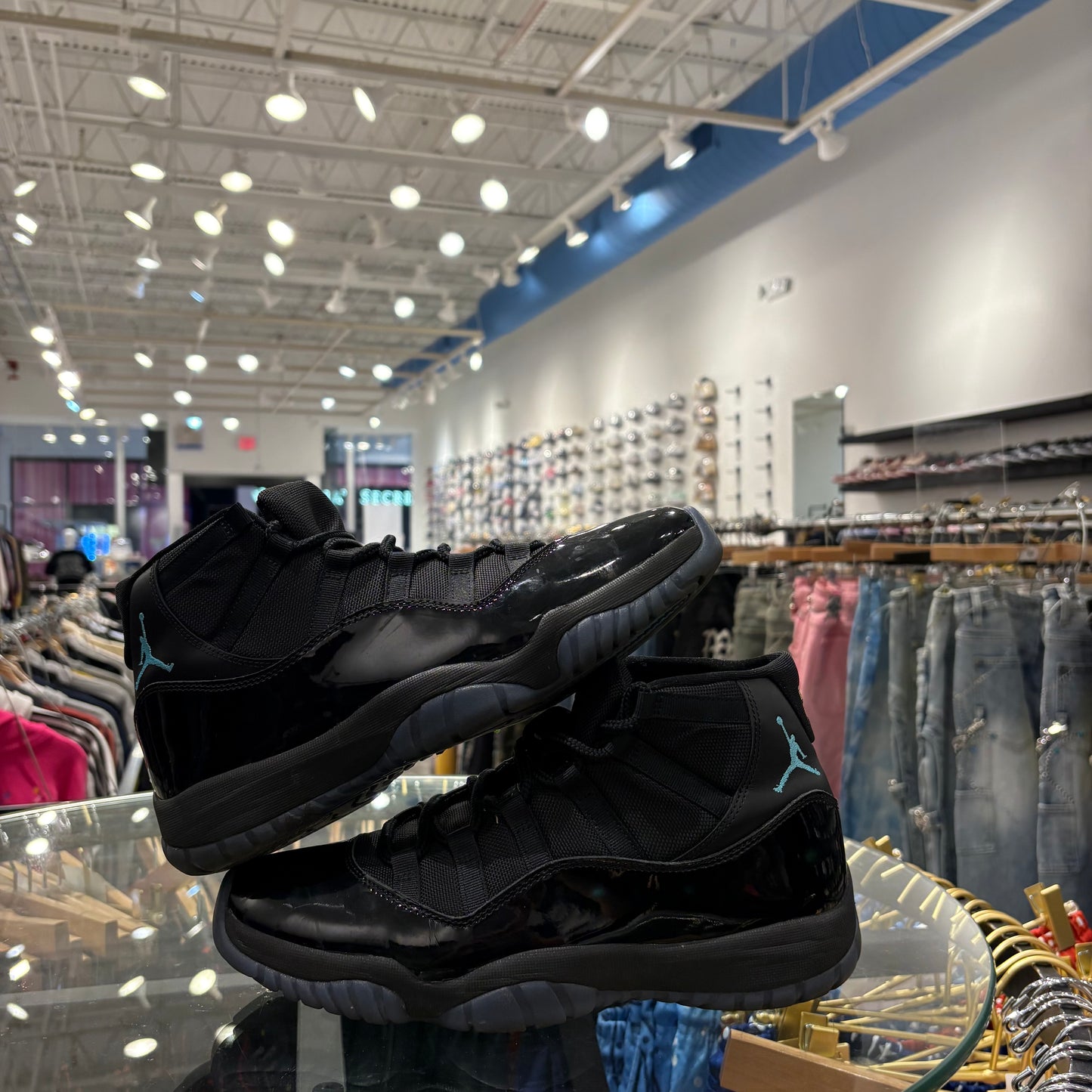 Jordan 11 Gamma USED NO BOX