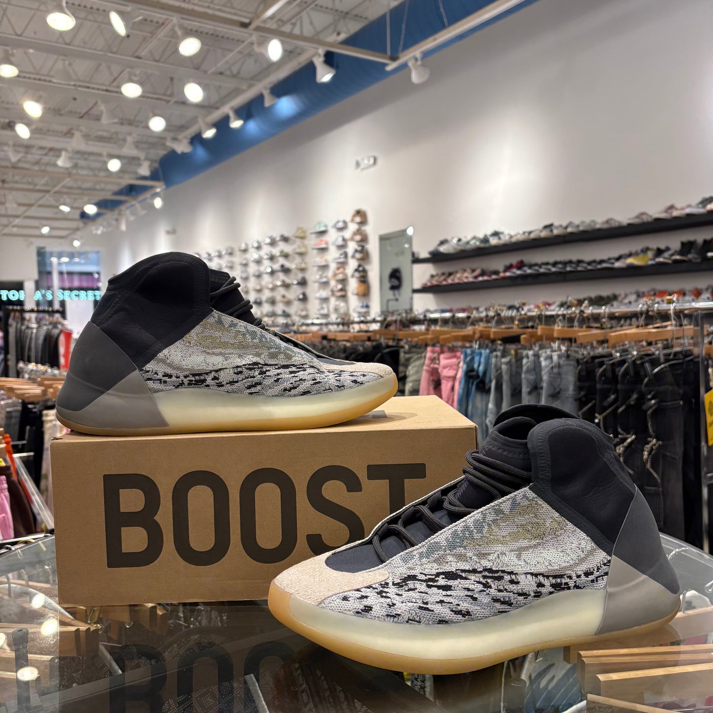 Adidas Yeezy QNTM VNDS W BOX