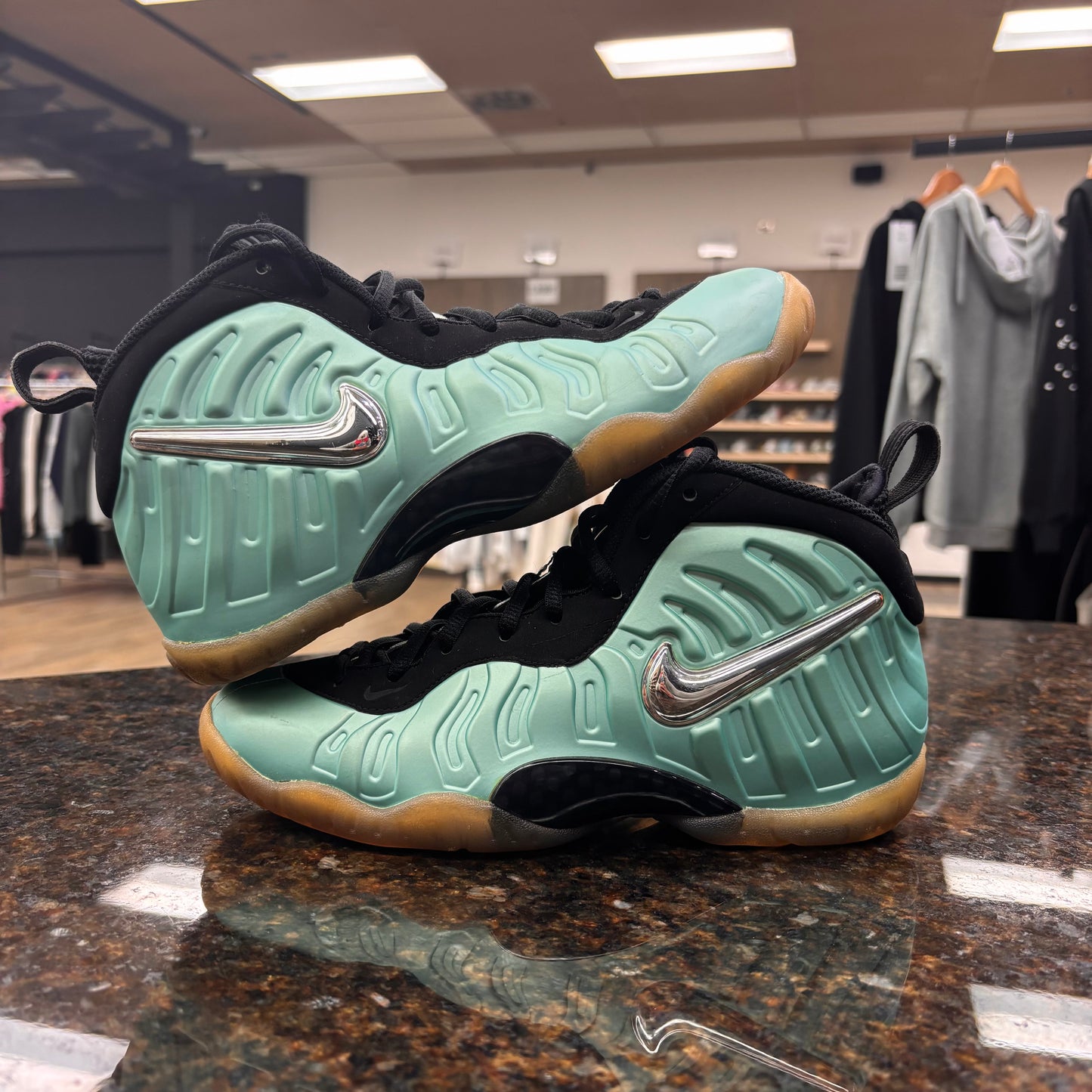 Nike Air Foamposite Pro “Island Green” preowned no box