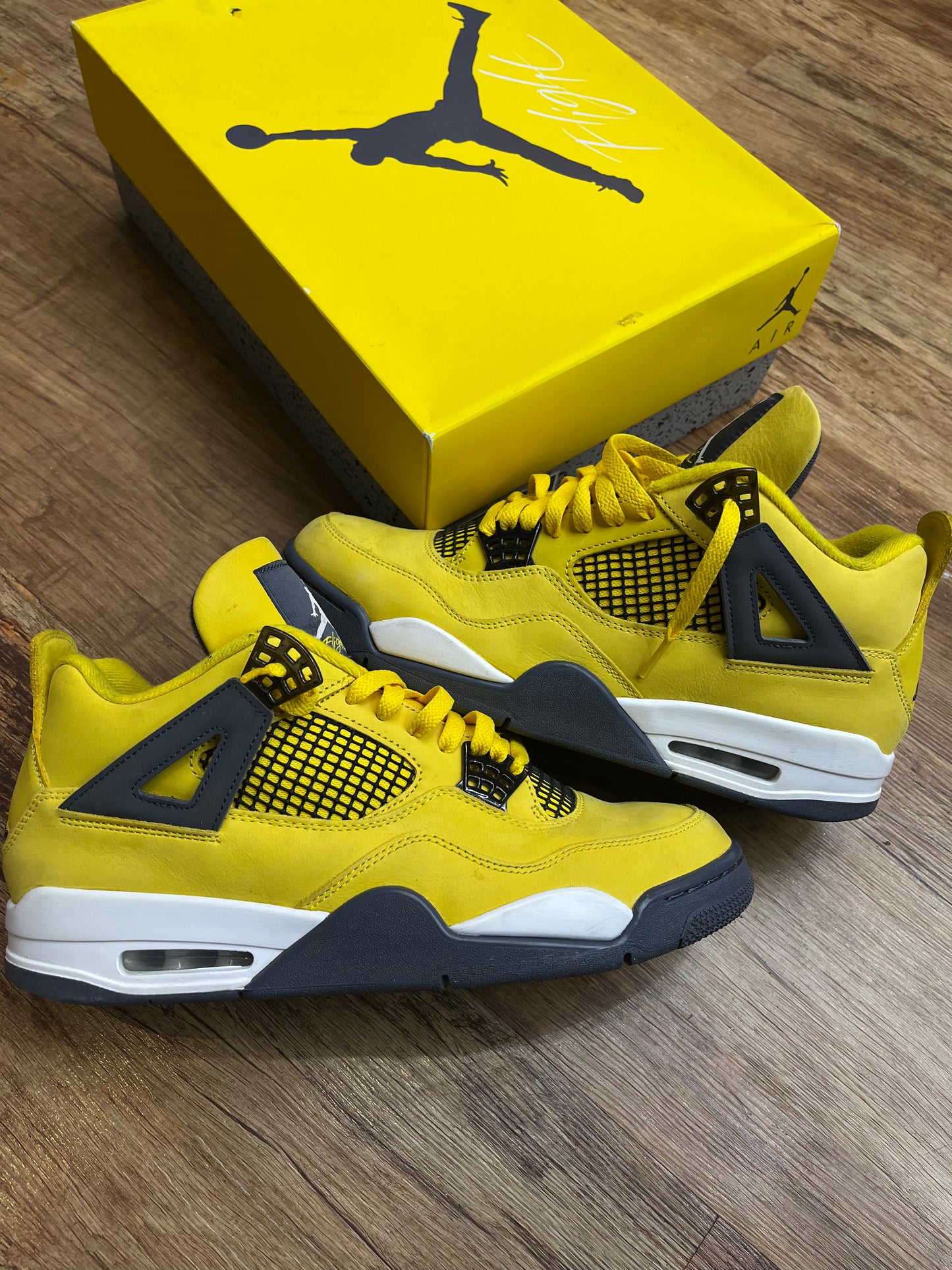 Jordan 4 lightning USED W BOX