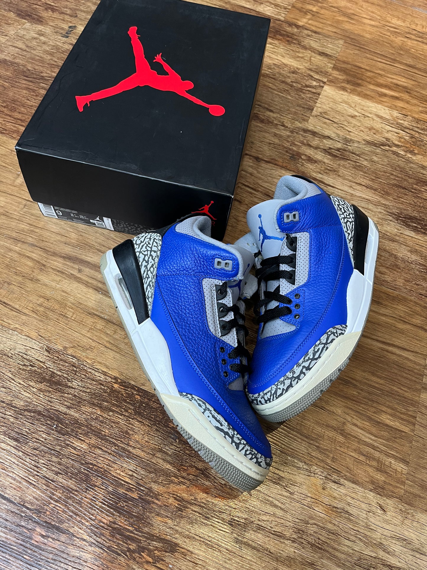 Jordan 3 varsity royal cement pre-owned