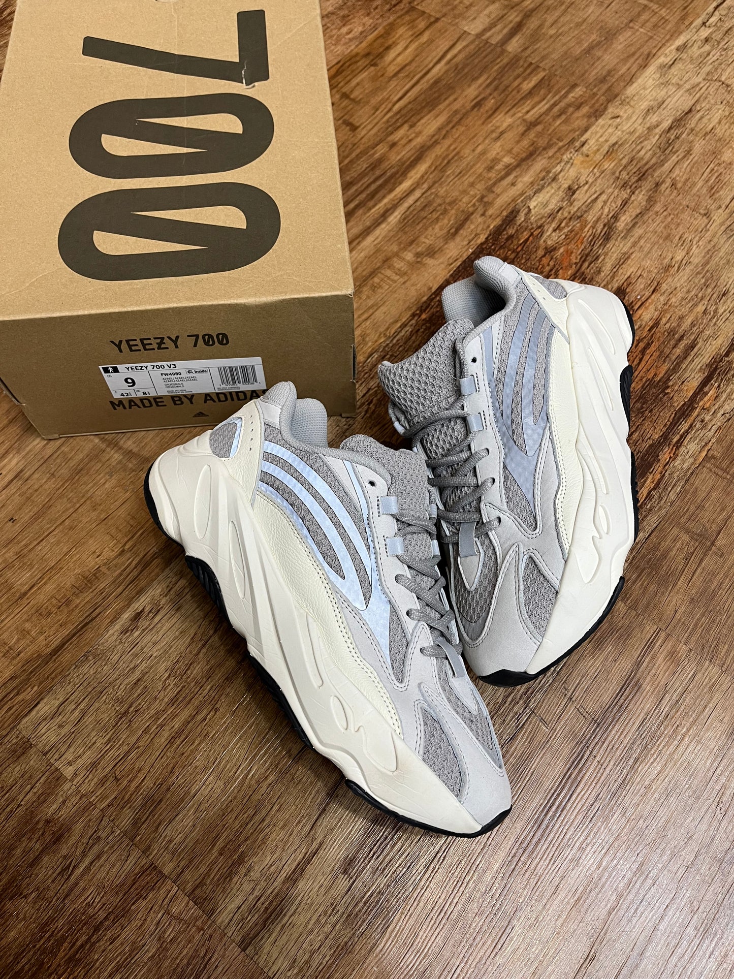 Yeezy 700 static pre-owned