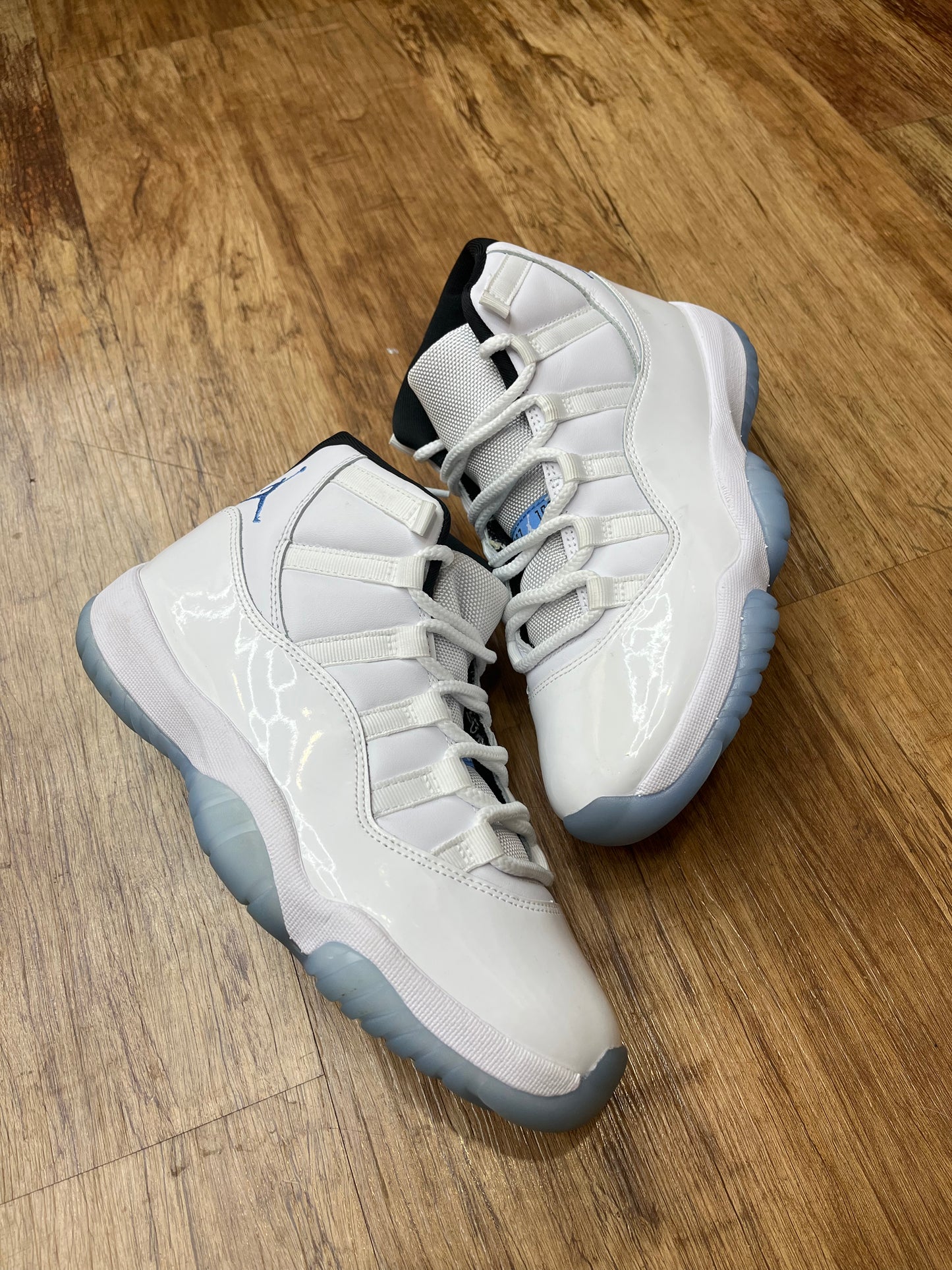 Jordan 11 legend blue pre-owned