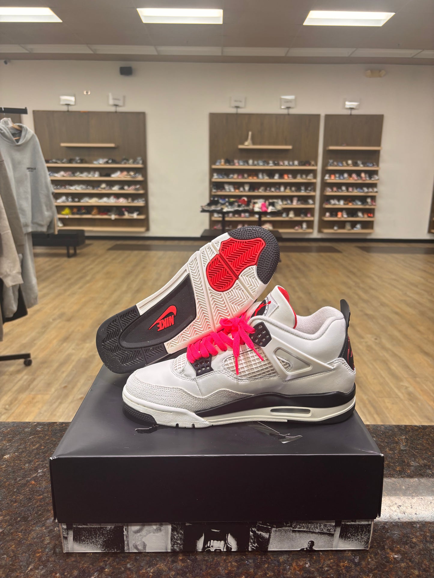 Jordan 4 ‘Flight Club’ USED W BOX