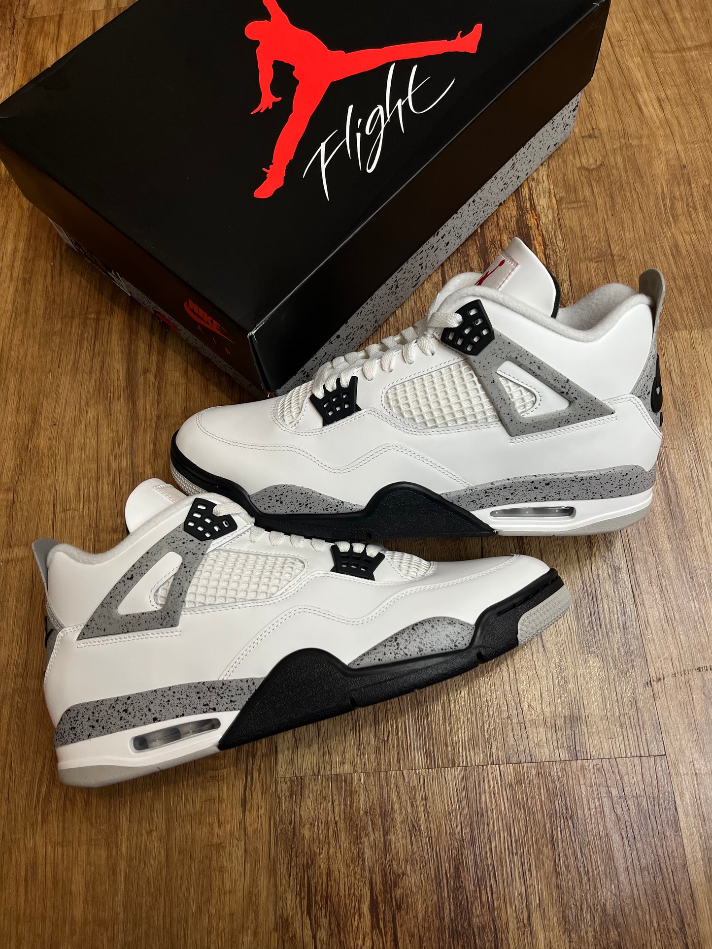 Jordan 4 White cement BRAND NEW (NO INSOLE)