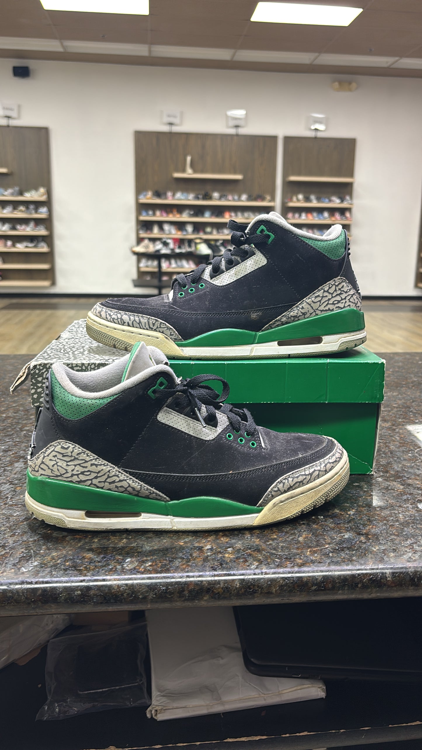 Jordan 3 pine greens used with box