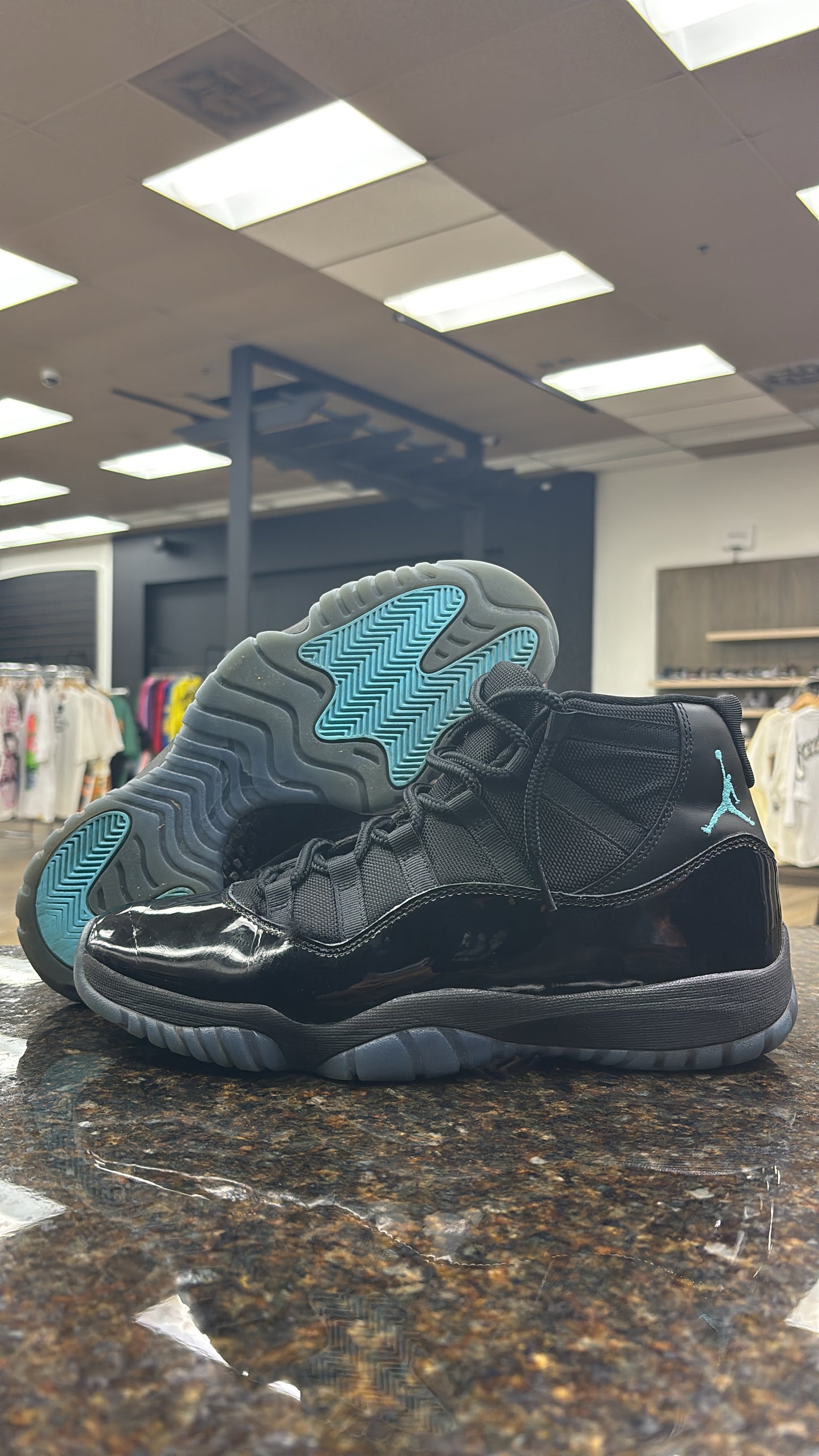 Jordan 11 Gamma USED NO BOX