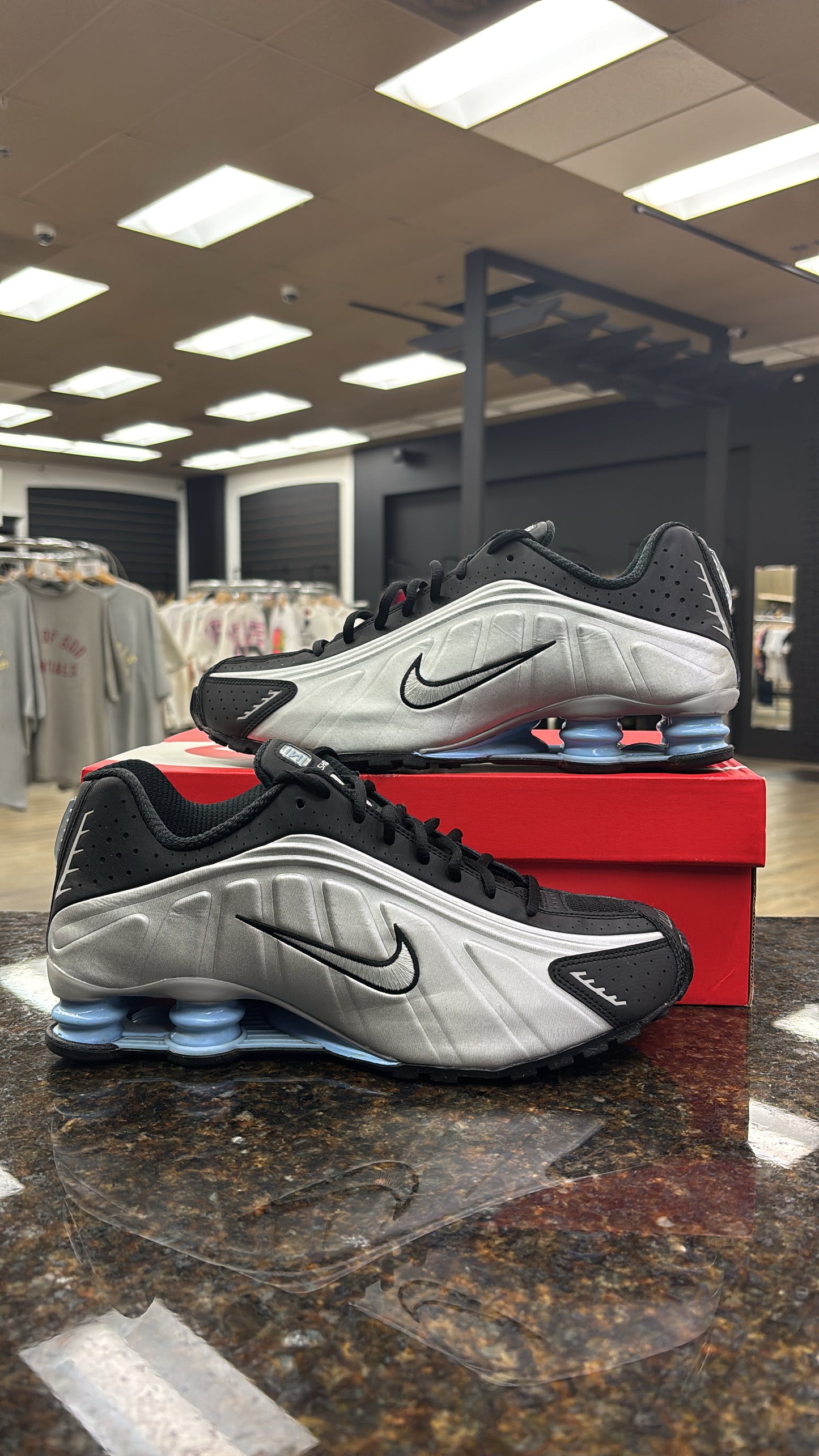 Nike Shox R4 ‘Psychic Blue’ USED WITH BOX