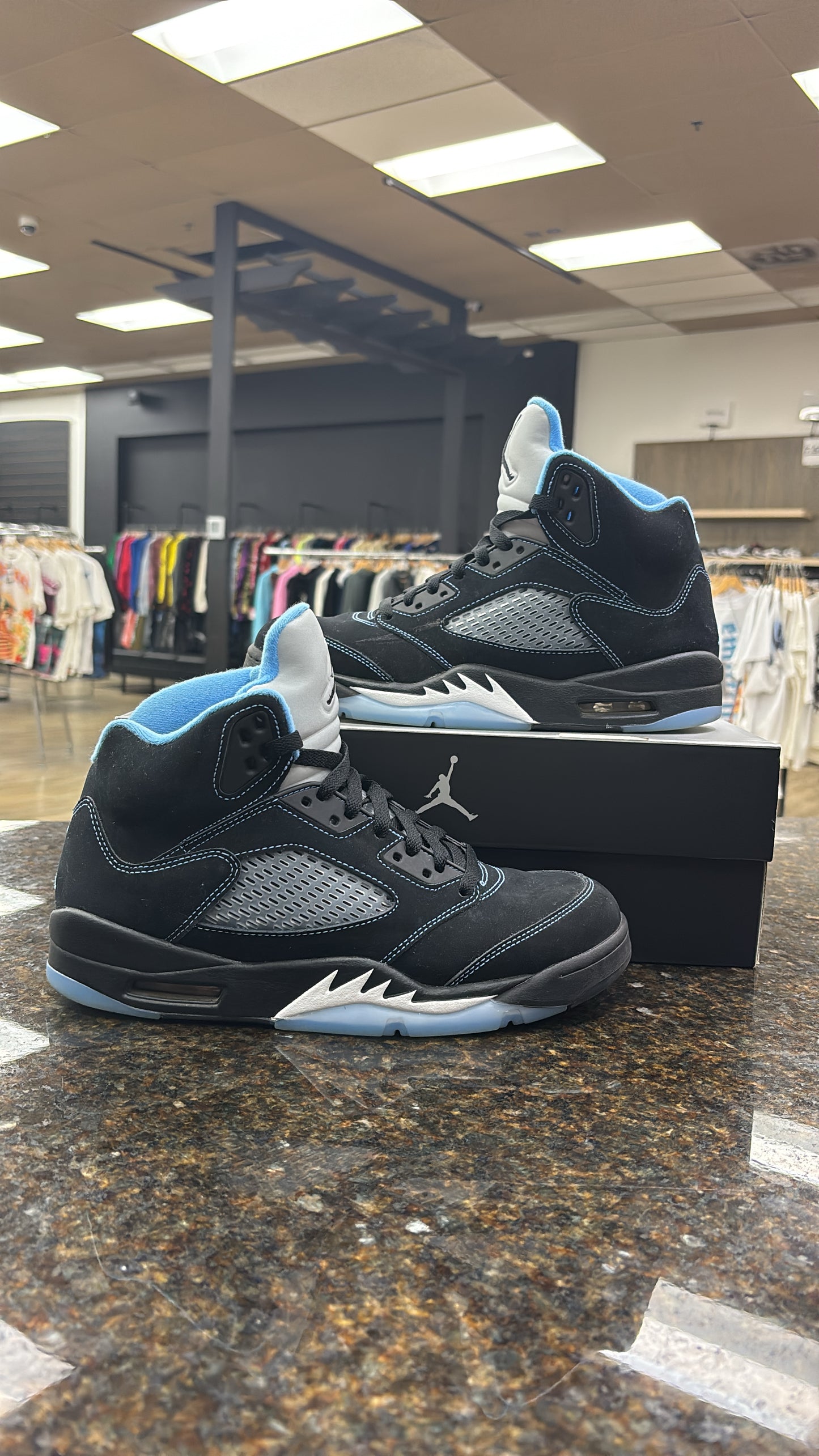 Jordan 5 Black University Blue Preowned with box