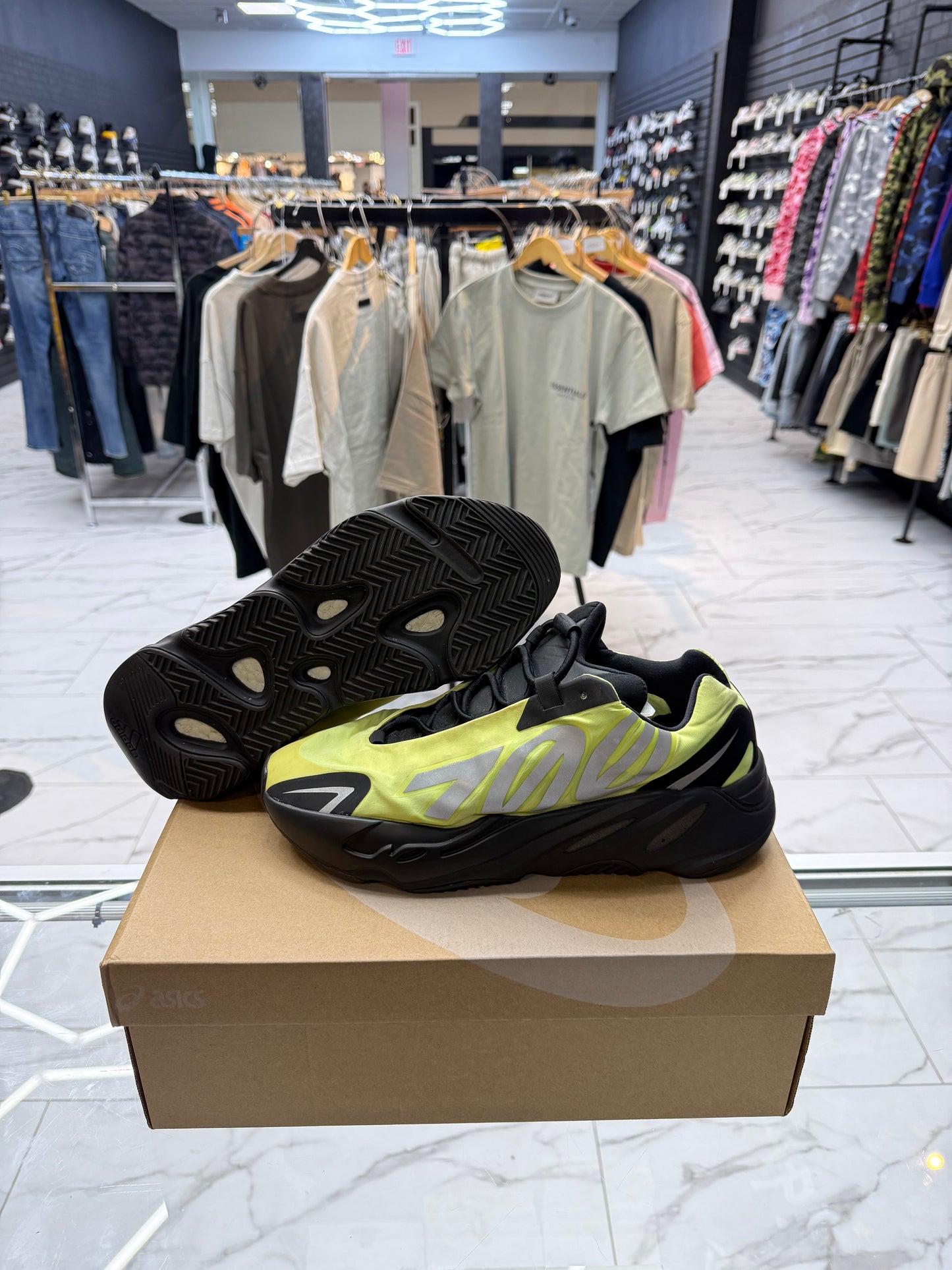 Yeezy 700 ‘Neon Yellow’ USED W REPLACEMENT BOX